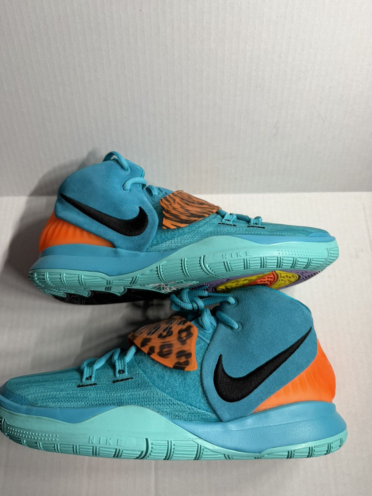 Nike Nike Kyrie 6 (GS) Grade School Kid's Sneaker NEW in Box 7Y Size US 7 / EU 40 - 2 Thumbnail