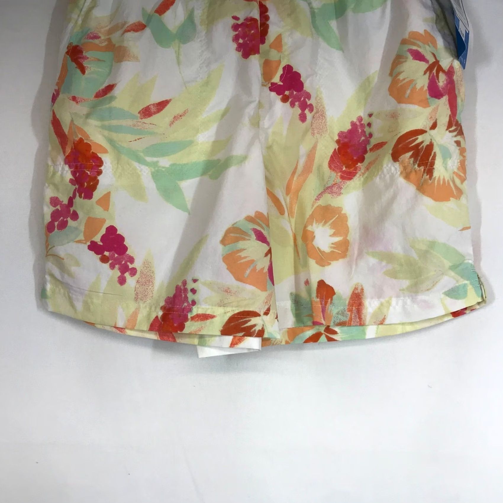 Vintage Columbia Women's Shorts Floral Print Drawstring Regular Fit Size M White Size 32" / US 10 / IT 46 - 3 Thumbnail