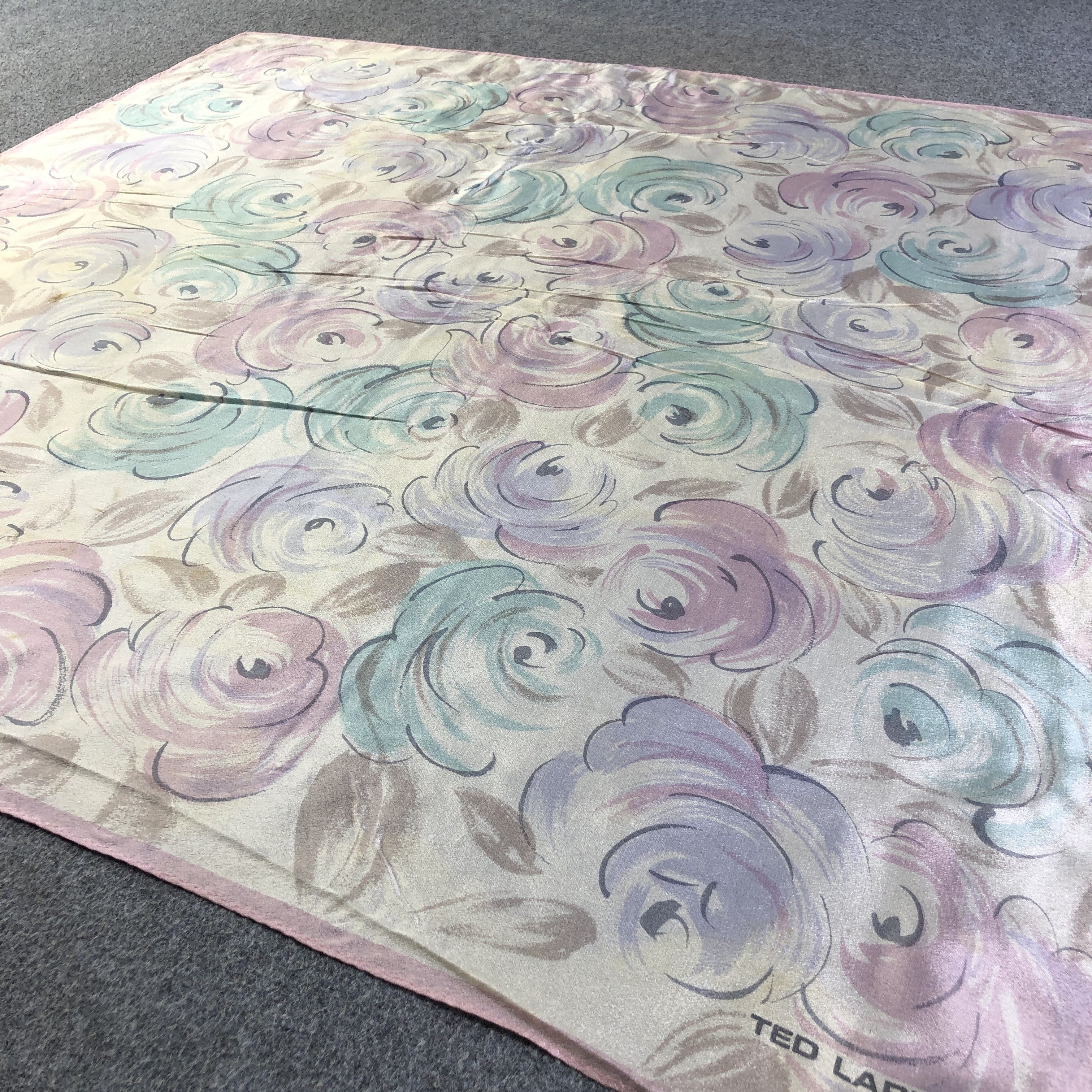 TED LAPIDUS Ted Lapidus Floral Hand Rolled Silk Scarf M1046 Size ONE SIZE - 3 Thumbnail