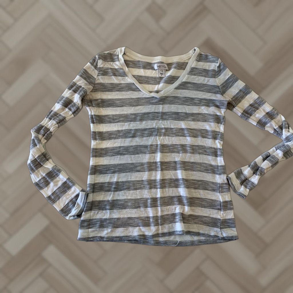 Vintage KIRRA Striped Deep V Neck Lightweight Gray Cream Women's Large Blouse Shirts V-Neck Knit Top Ladies L Stripe Size L / US 10 / IT 46 - 1 Thumbnail