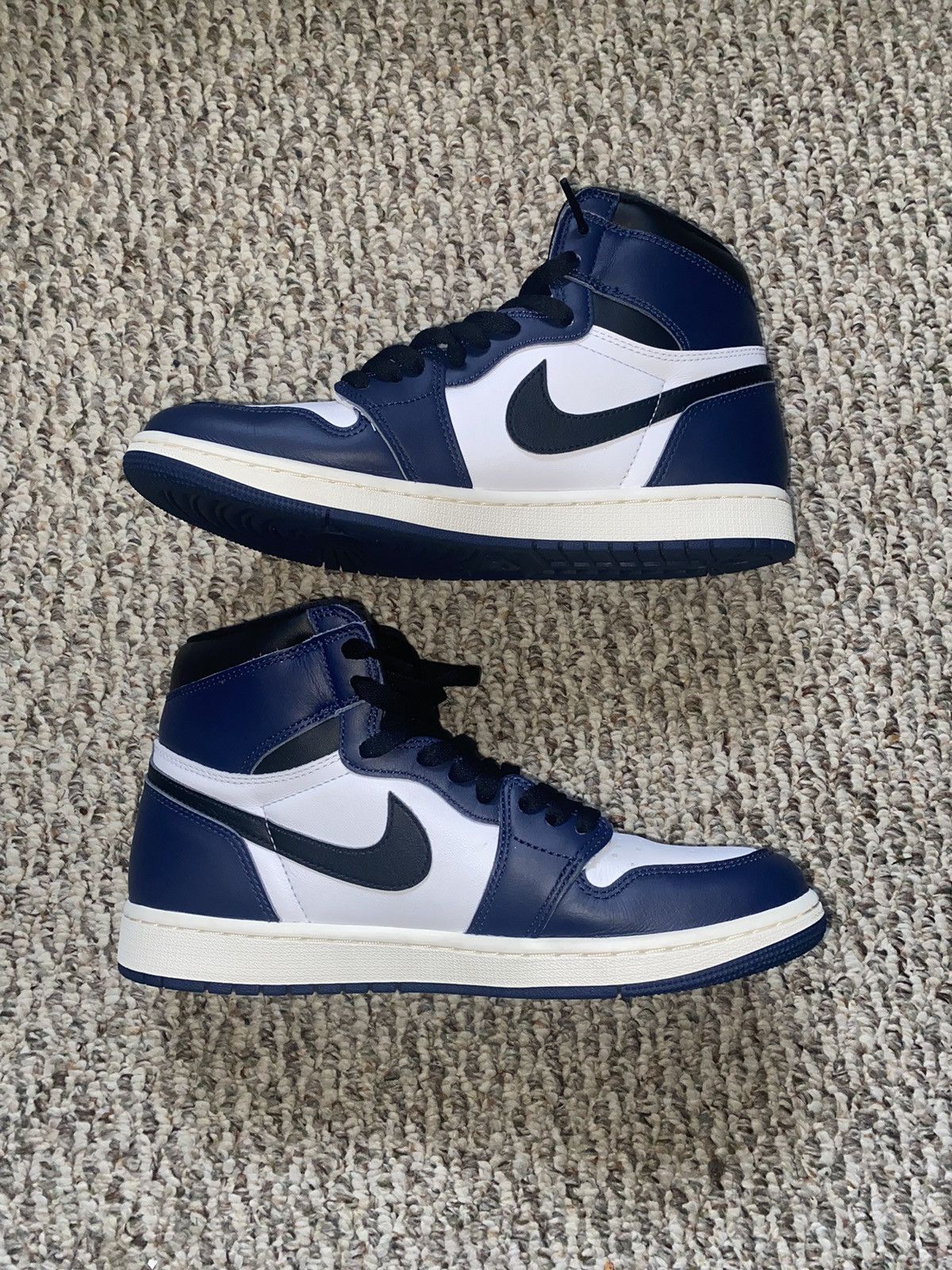 Jordan Brand × Nike Jordan 1 Retro High Og Midnight Navy Size US 9.5 / EU 42-43 - 2 Thumbnail