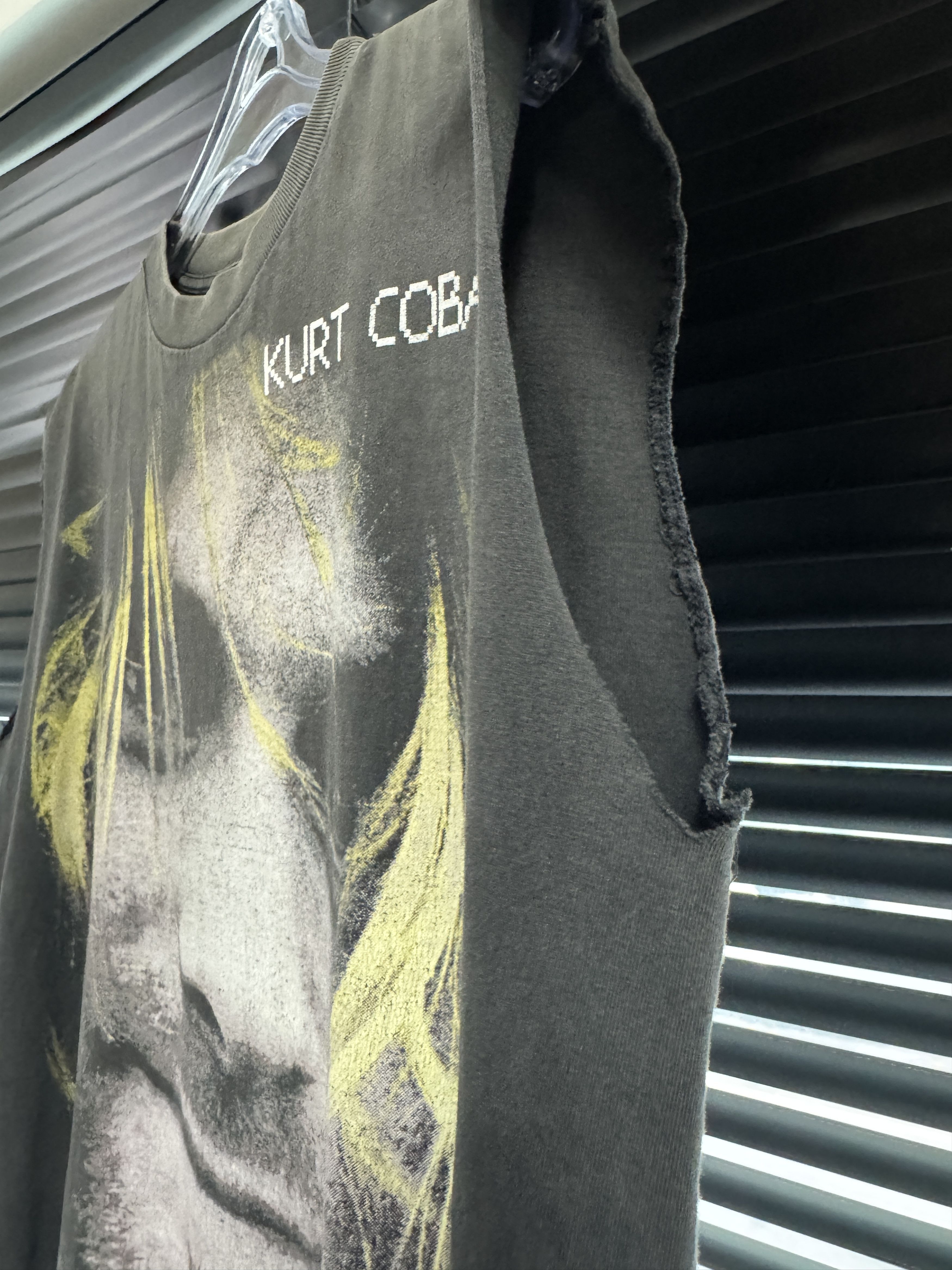 Band Tees Vintage 90s Nirvana Kurt Cobain Memorial Cut Off Tshirt Size US L / EU 52-54 / 3 - 7 Thumbnail