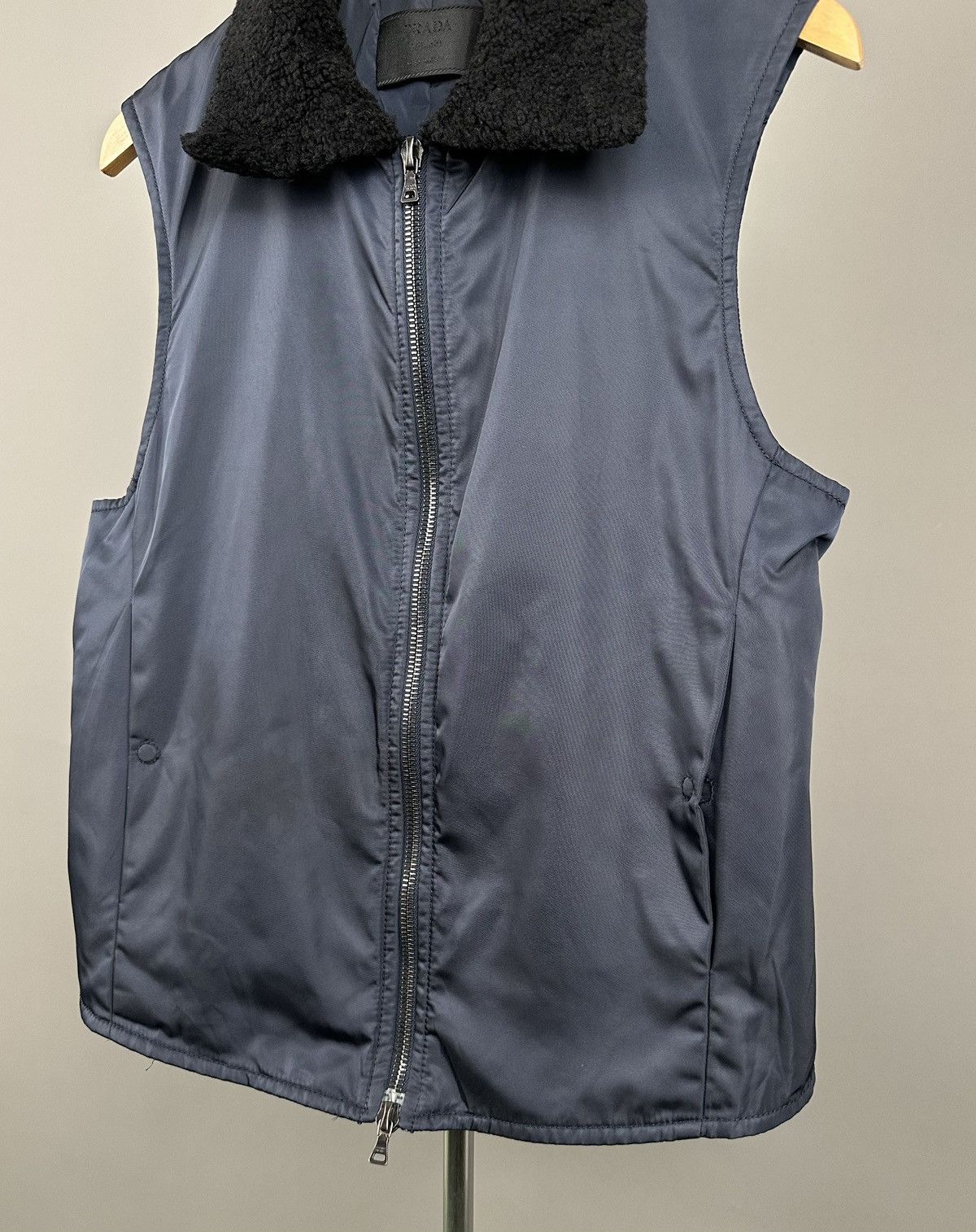 Prada Prada - Collared Nylon Technical Vest - Faux Sherling Collar Size M / US 6-8 / IT 42-44 - 5 Thumbnail