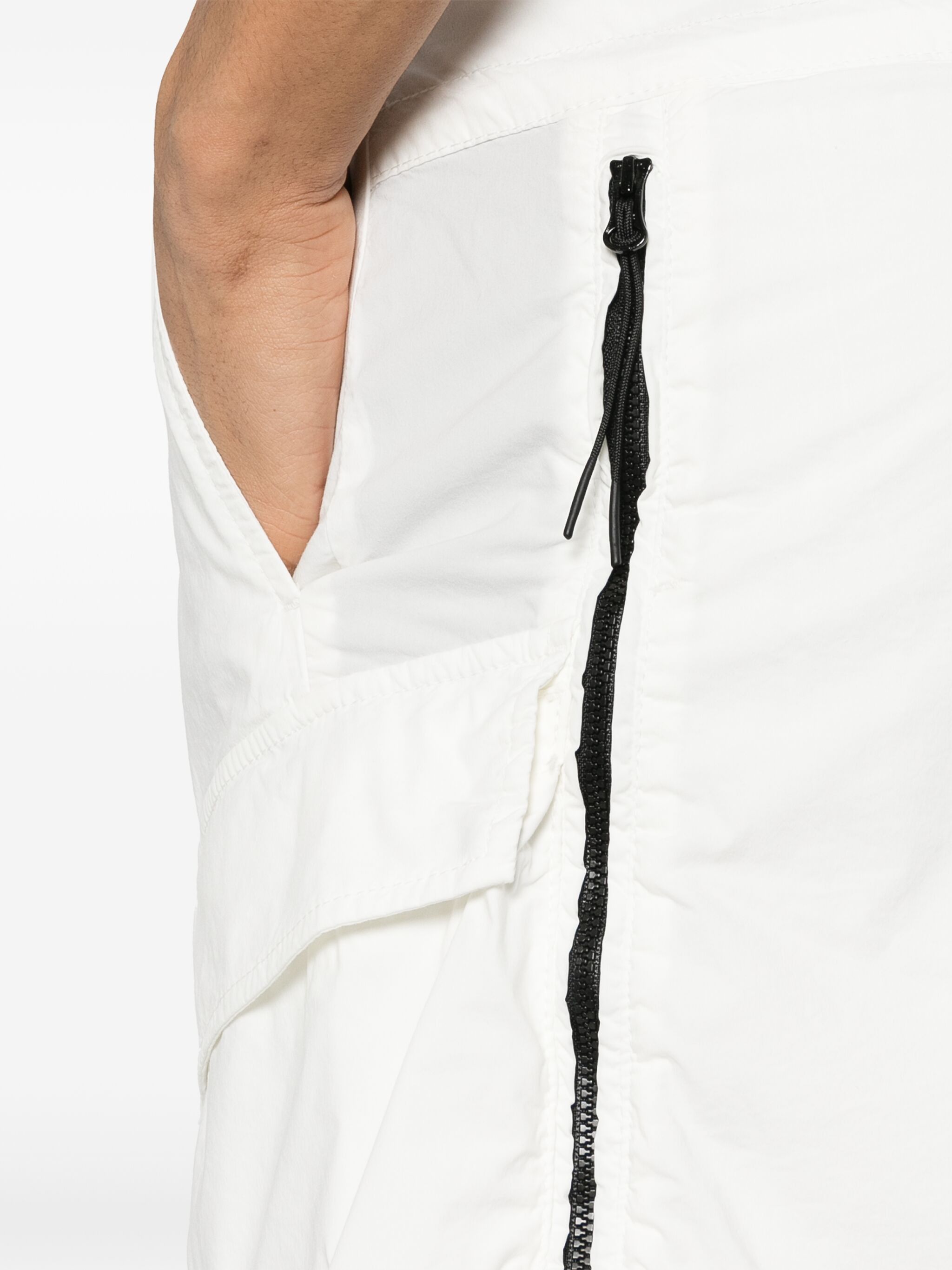 C.P. Company o1y1224 Logo Short in White Size US 34 / EU 50 - 5 Thumbnail