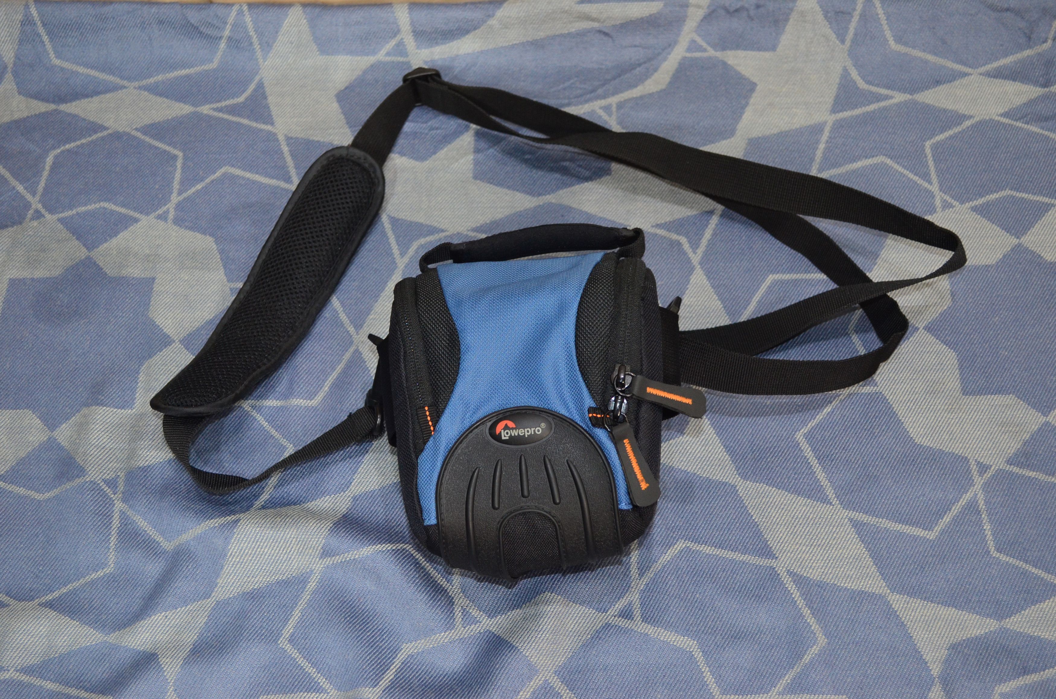 Lowepro Lowepro Apex 100 AW Camera Bag Size ONE SIZE - 1 Thumbnail
