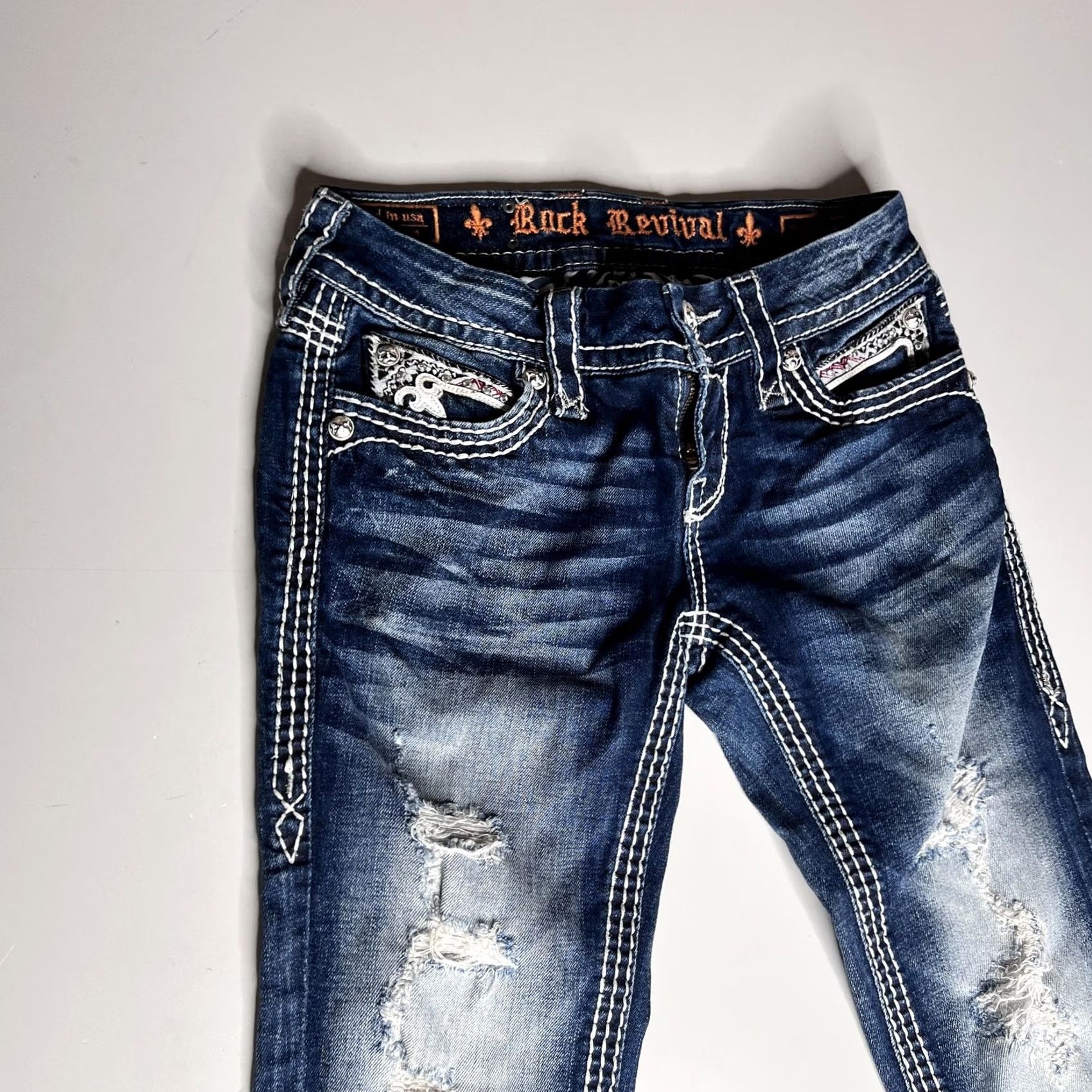 Vintage Rock Revival Jeans Womens Noelle Capri Blue Denim Rhinestone Embroidered Distressed 26 Capris Size 26" / US 2 / IT 38 - 4 Thumbnail