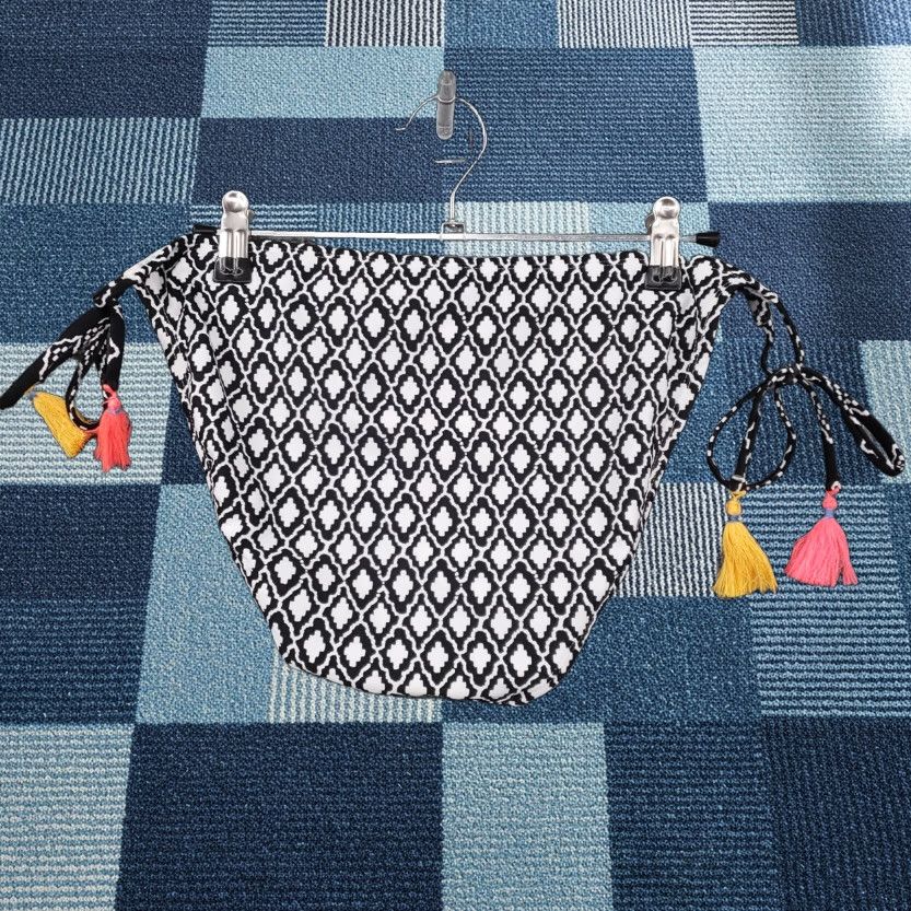 Vintage **Xhilaration Black XL Diamond Pattern Women's Bikini** User: Xhilaration Diamond Pattern Black XL Women's Bikini Size ONE SIZE - 1 Thumbnail