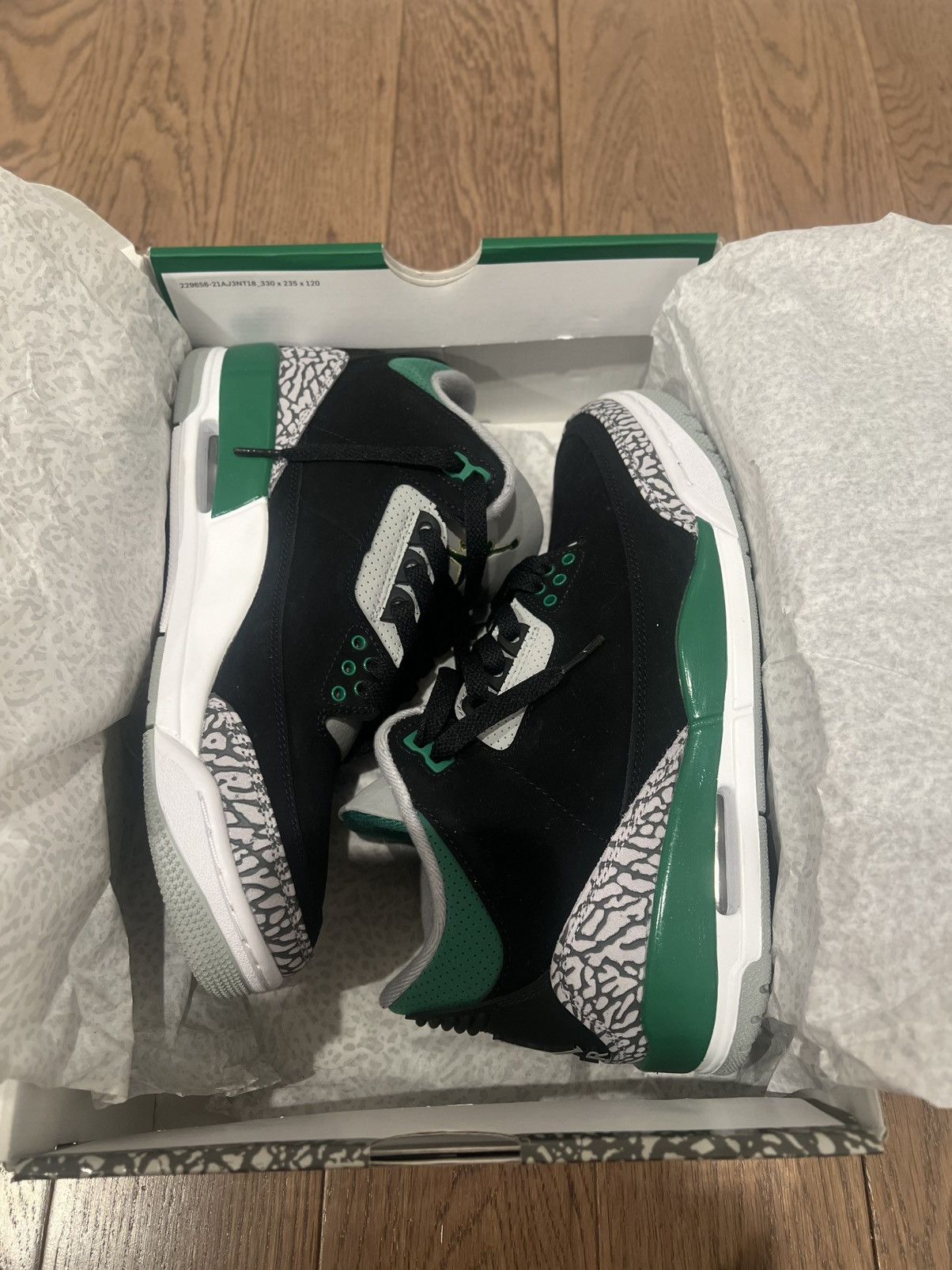 Jordan Brand Air Jordan 3s Pine Green Size US 8 / EU 41 - 6 Thumbnail