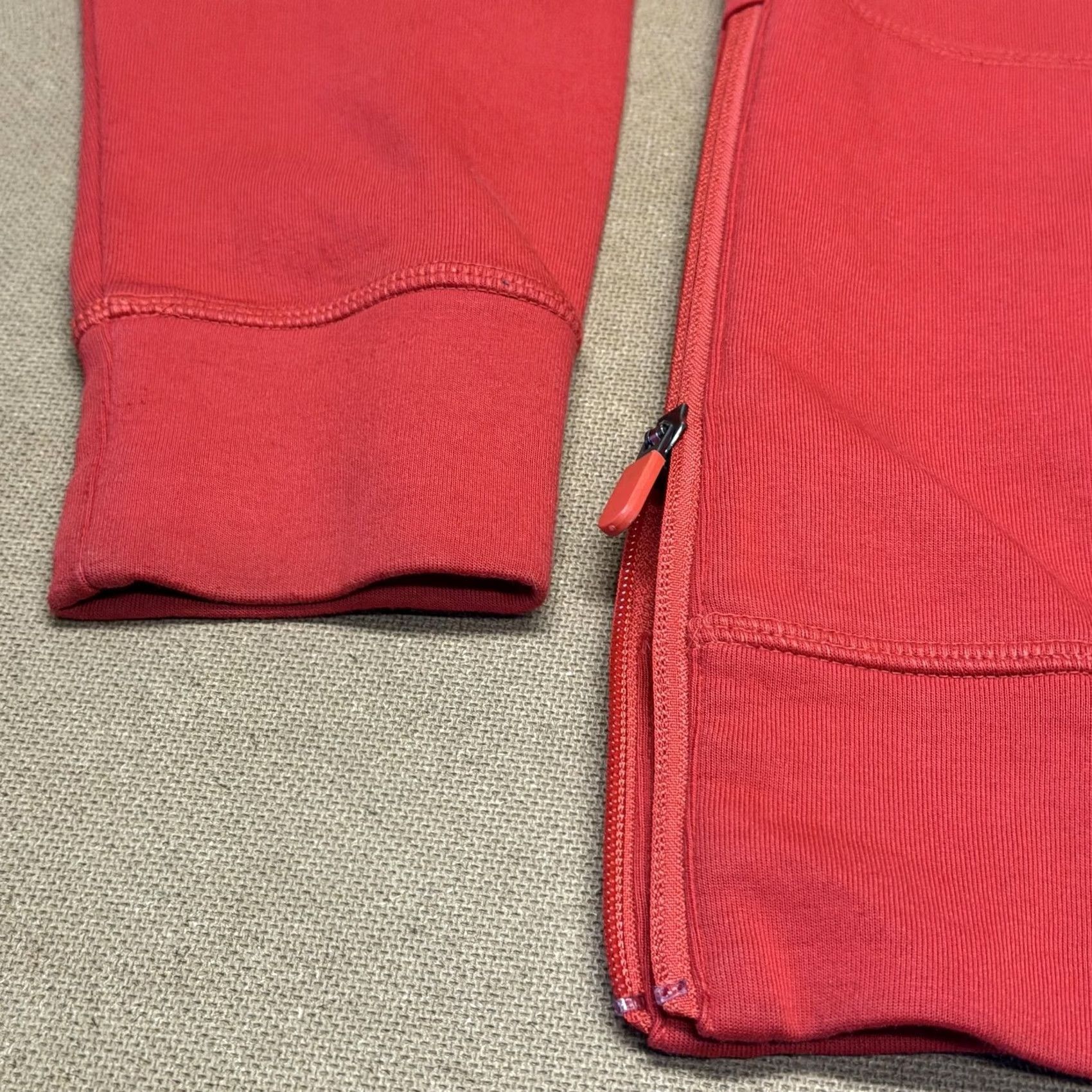 Apple Apple Mens Sweatshirt M Red 1/4 Zip Mock Neck Pullover Logo Pockets Warm Knit Size US M / EU 48-50 / 2 - 7 Thumbnail