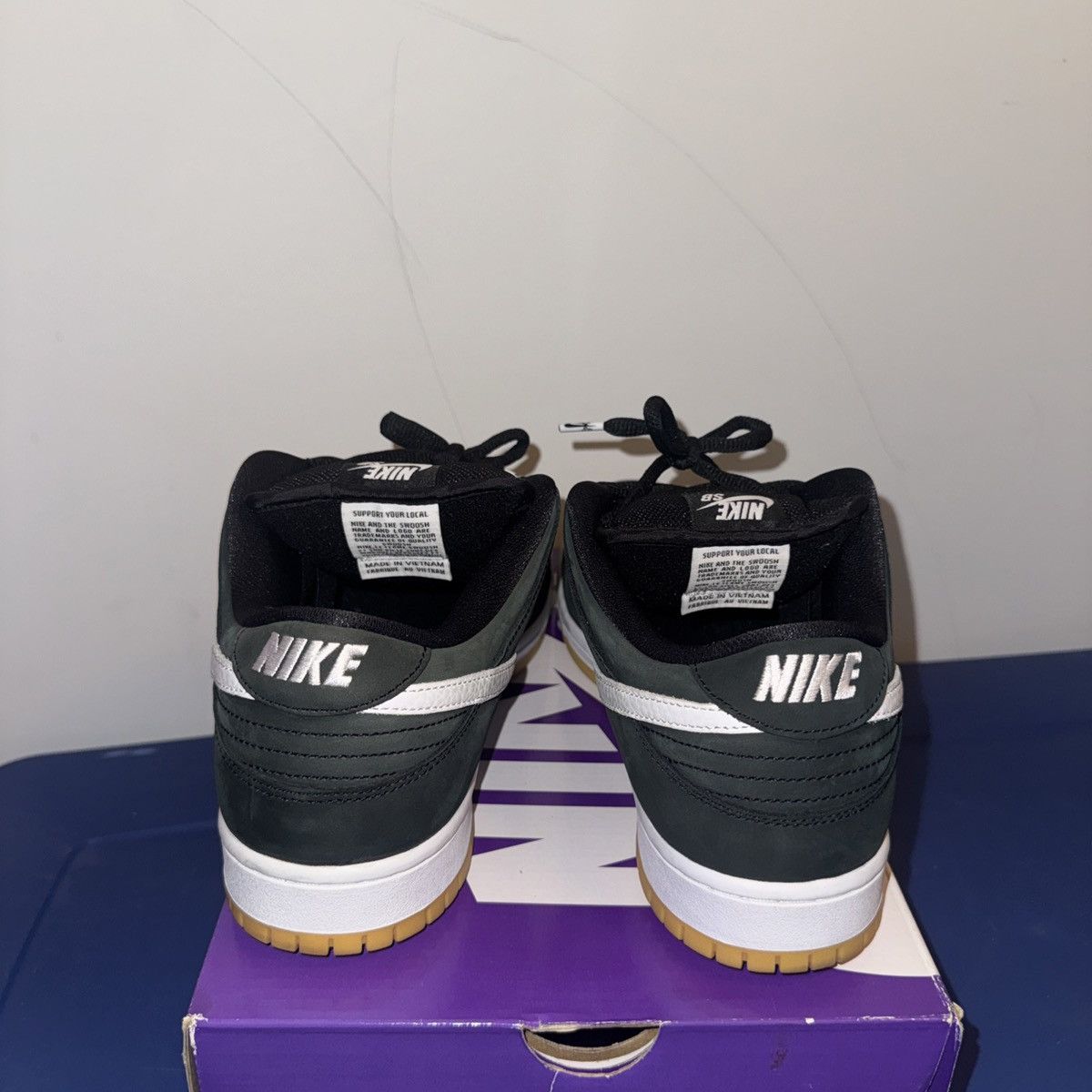 Nike SB Nike SB Dunk Low Black Gum Black White Gum Sole VNDS Size US 12 / EU 45 - 6 Thumbnail
