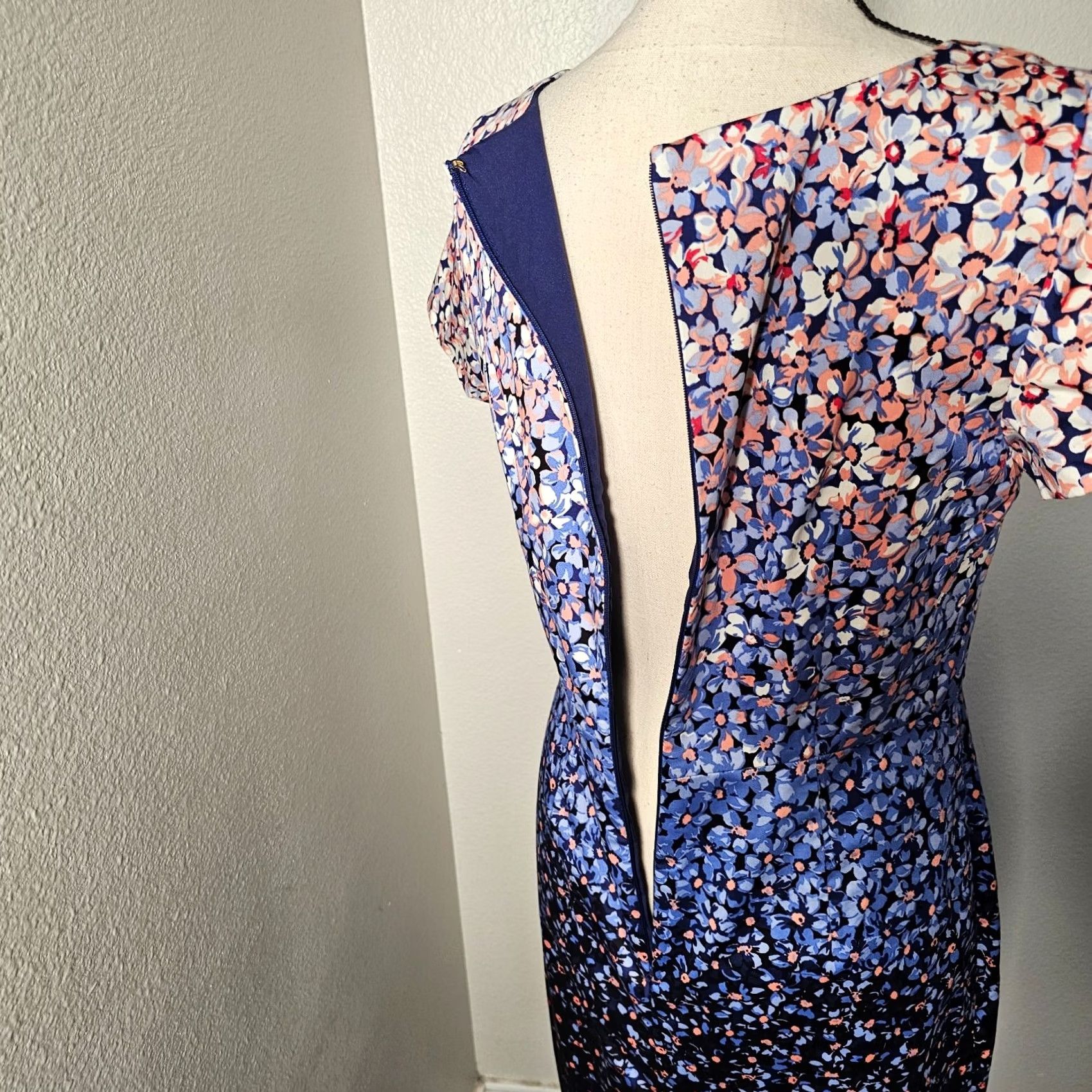 Talbots Talbots Womens Dress Size 2 Blue Flowers Sleeveless Round Neck Zipper Knee Length Pencil Dress Size XS / US 0-2 / IT 36-38 - 5 Thumbnail