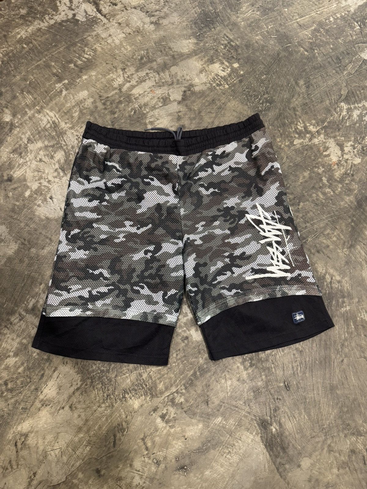 Stussy VINTAGE 90’S STUSSY CAMO SHORT PANTS Size US 34 / EU 50 - 1 Thumbnail