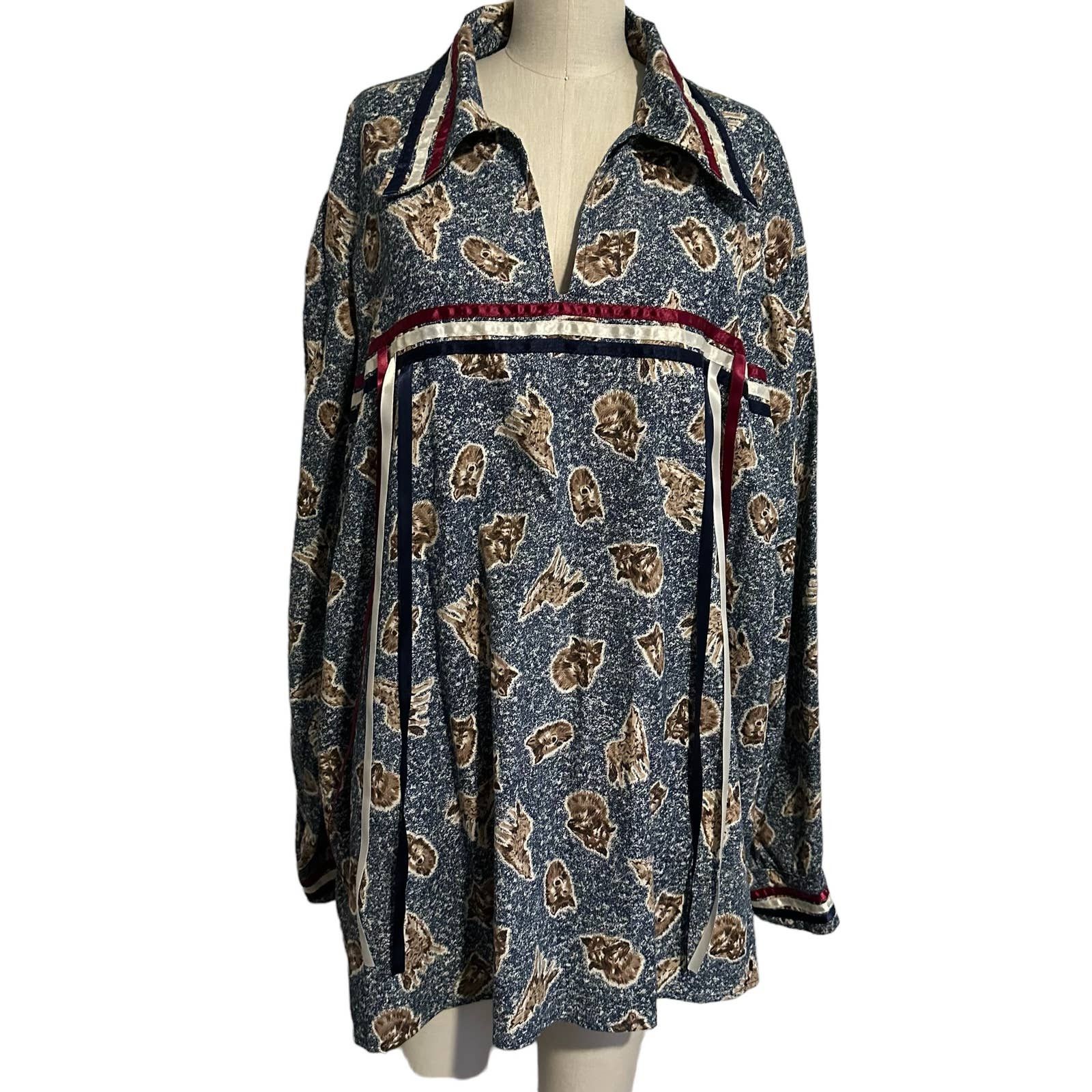 image of Vintage Native American Designs Wolf Ribbon Shirt XL in Blue, Women's