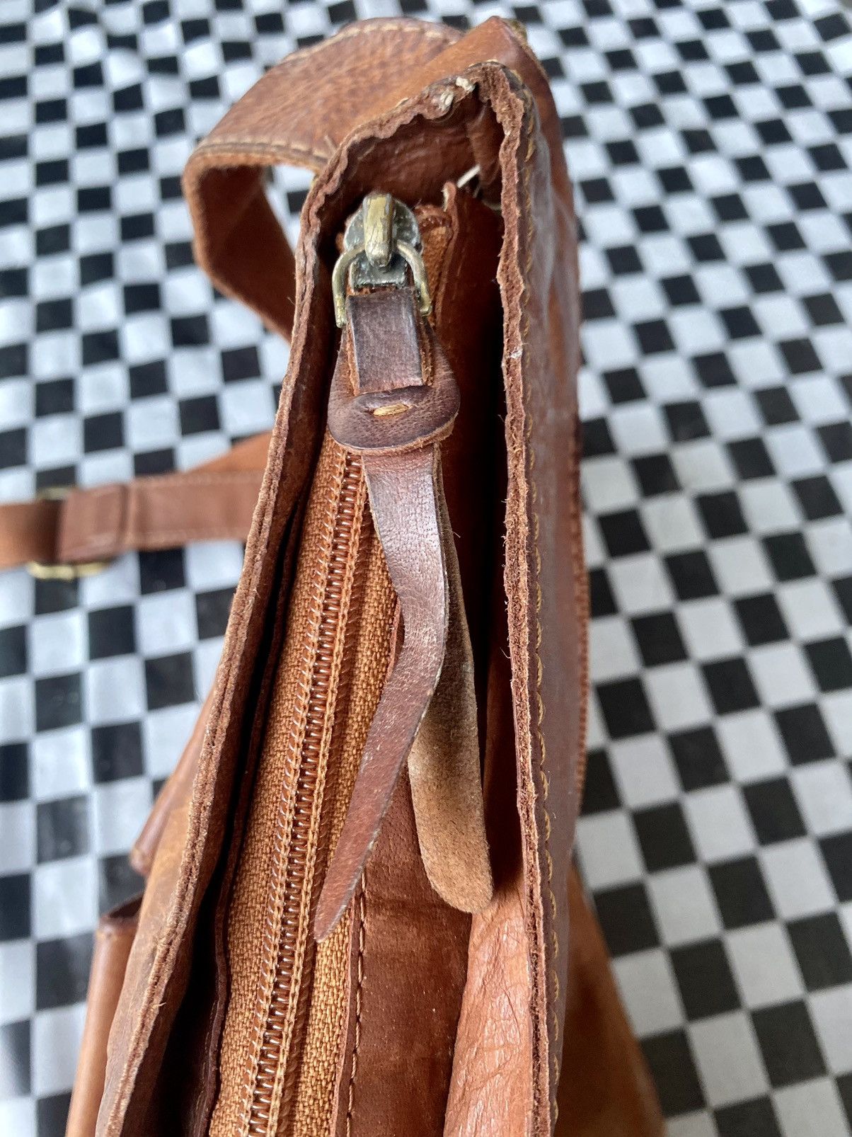 Leather × Vintage Vintage Leather Crossbody bag Oran Leather Australia Size ONE SIZE - 9 Thumbnail