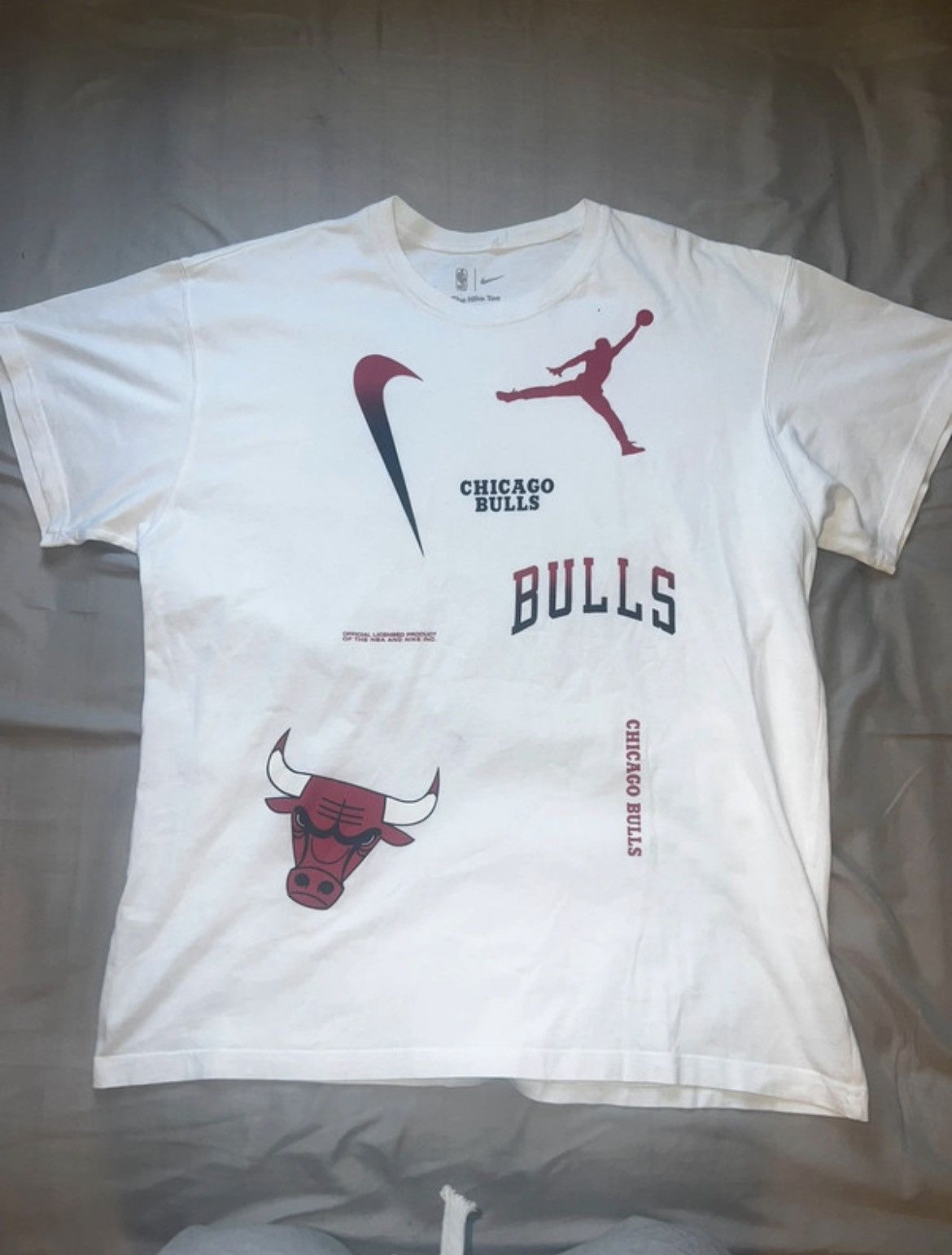 Nike Nike chicago bulls tee Size US L / EU 52-54 / 3 - 1 Thumbnail