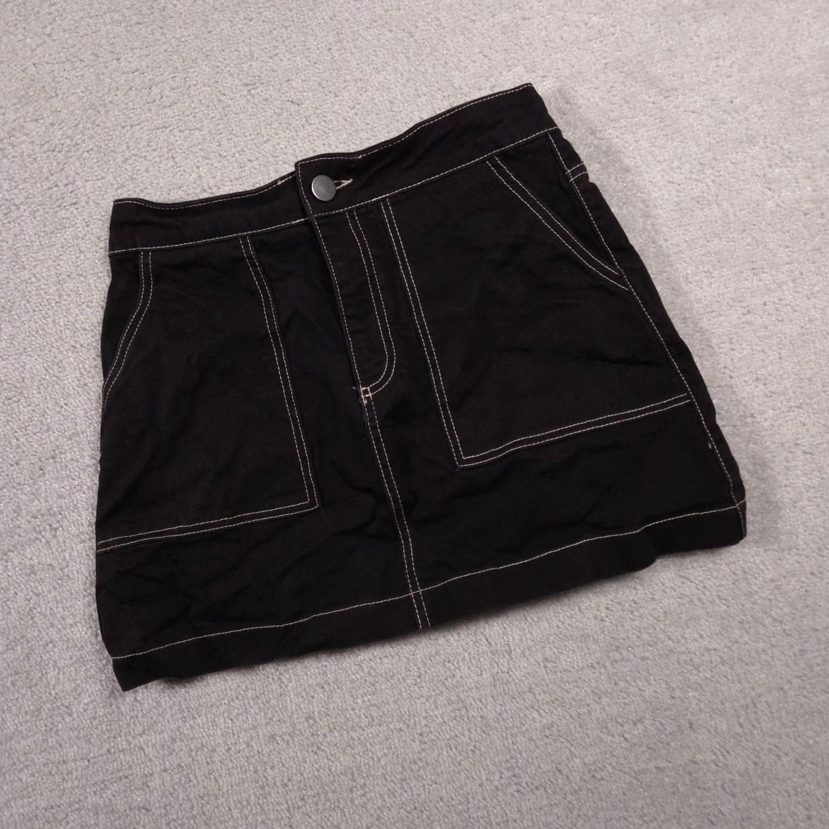 Zara Zara TRF Collection Skirt Womens Medium Black Contrast Stitch Mini Pockets Zipper Button Size 32" / US 10 / IT 46 - 2 Thumbnail