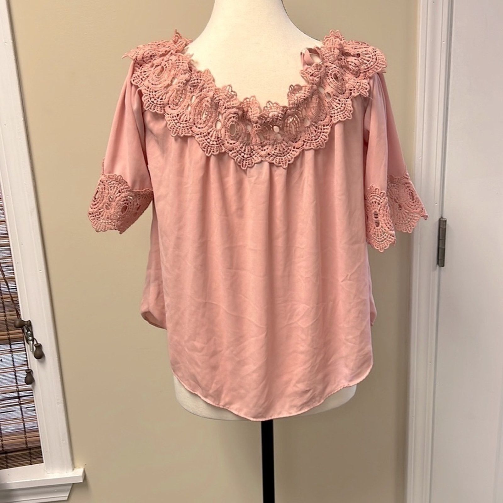 Other By & By off the shoulder silky blouse Size M / US 6-8 / IT 42-44 - 5 Thumbnail
