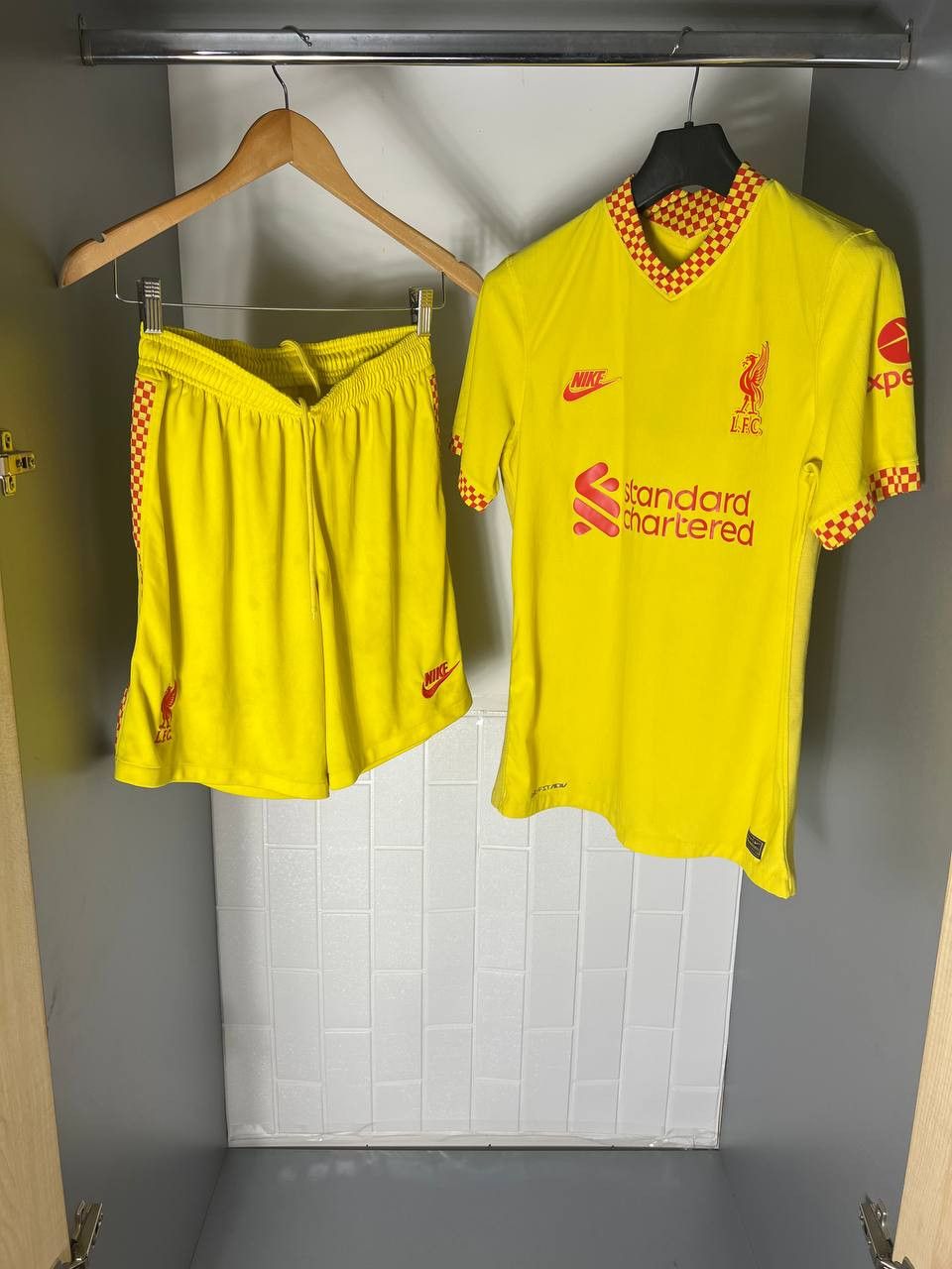Nike VINTAGE NIKE FC LIVERPOOL ENGLAND SUIT SOCCER JERSEY Y2K Size US L / EU 52-54 / 3 - 2 Thumbnail