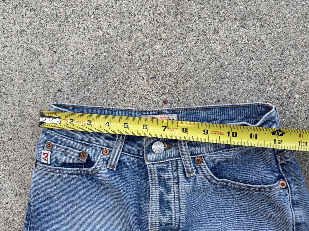 Guess × Vintage Vintage 90s Guess USA Straight Fit Light Indigo Jeans Sz. 26 Size 26" / US 2 / IT 38 - 7 Thumbnail