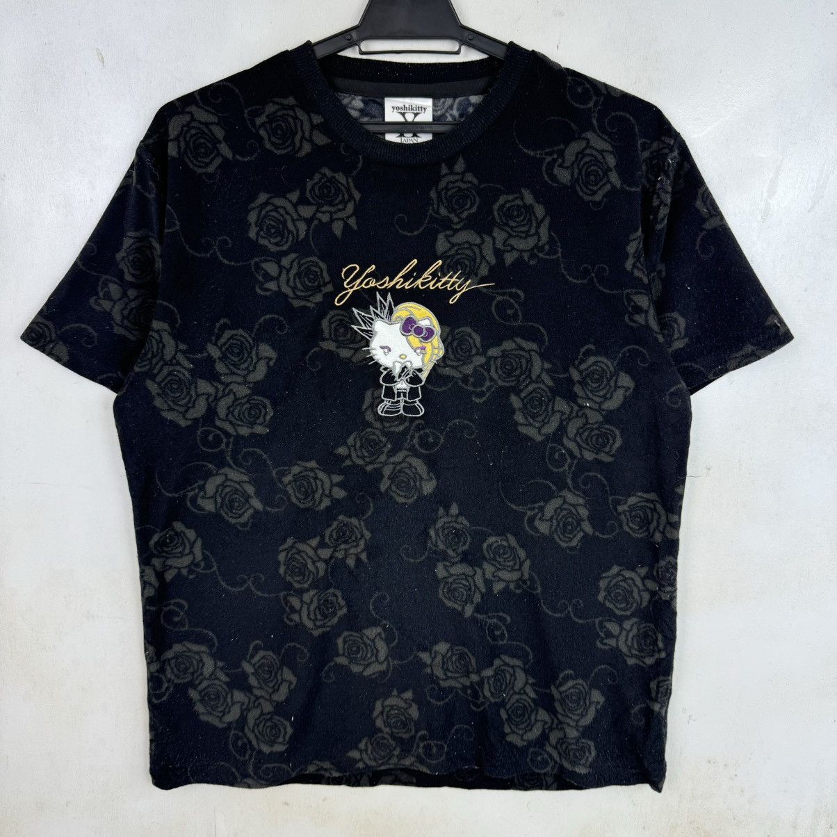 Band Tees × Japanese Brand Yoshikitty X Japan Collab Hello Kitty Black Roses Tshirt Size US L / EU 52-54 / 3 - 2 Thumbnail