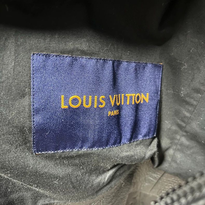 Louis Vuitton Louis Vuitton Black Multi-Pocket Embossed logo Casual Lape Size US M / EU 48-50 / 2 - 2 Thumbnail