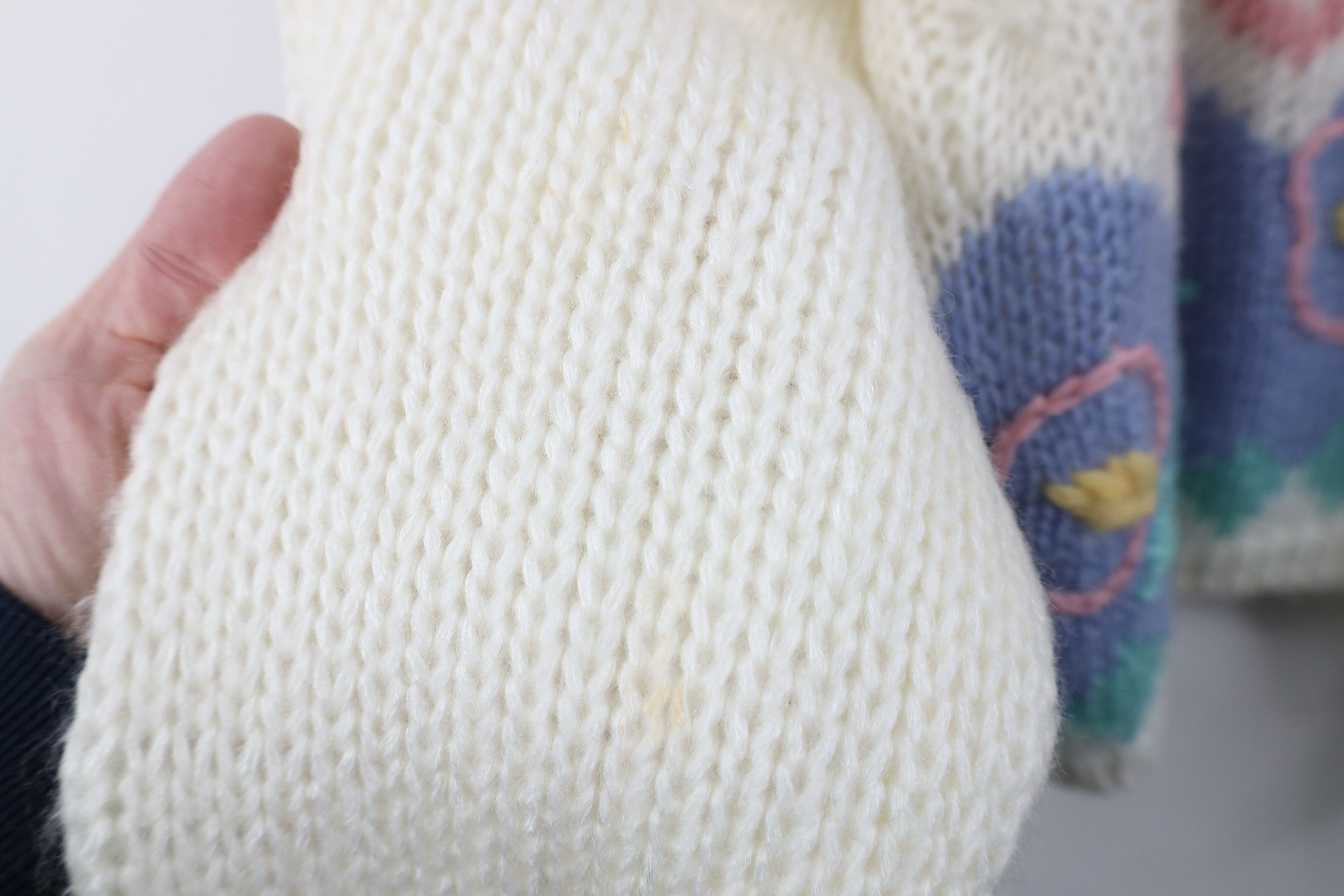 Vintage Vintage 90s Streetwear Embroidered Flower Cable Knit Sweater Size L / US 10 / IT 46 - 5 Thumbnail