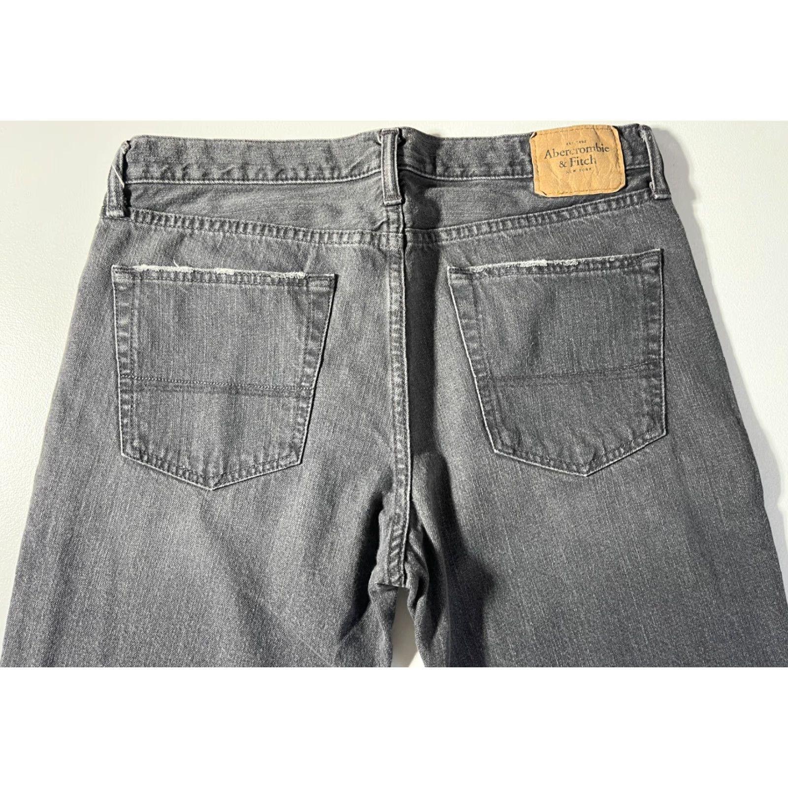 Abercrombie & Fitch VINTAGE Abercrombie & Fitch Jeans Men’s Gray 34x32 Regular Straight 5-Pocket Denim Cotton Belt Loops 100% Cotton (Medium Wash) Size US 34 / EU 50 - 7 Thumbnail