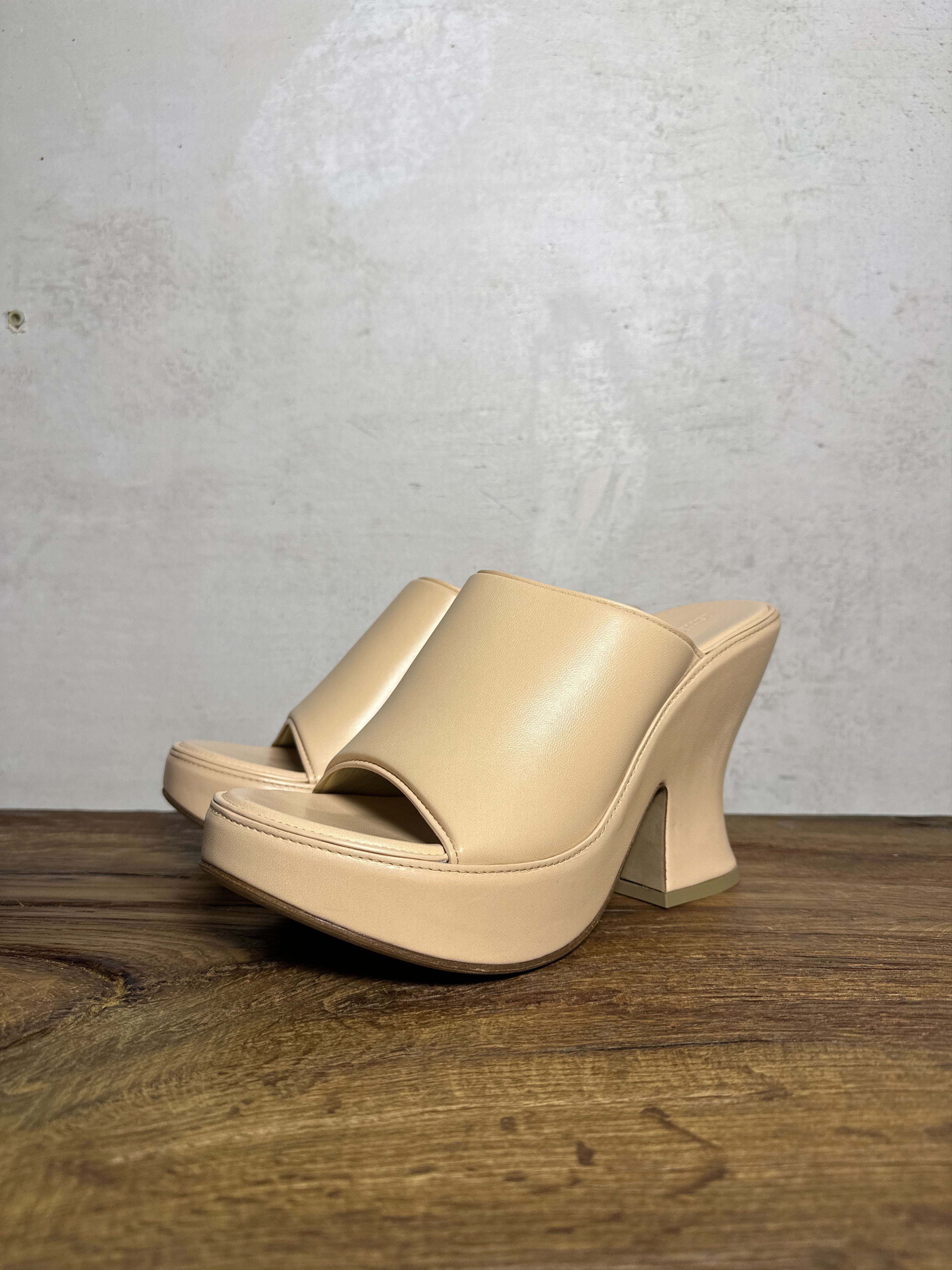 Bottega Veneta Bottega Veneta Cream Wedge Heeled Sandals Size US 10 / IT 40 - 7 Thumbnail