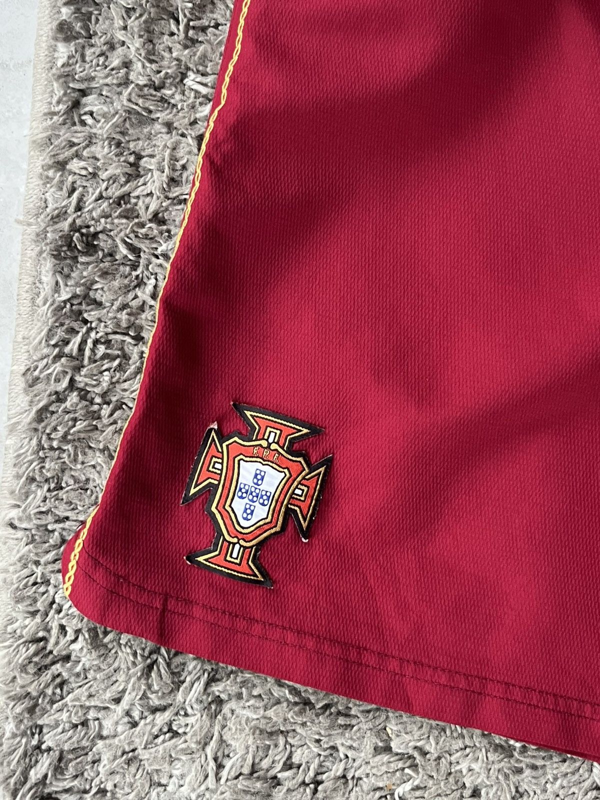 Nike Vintage Shorts Nike Soccer Football PORTUGAL NATIONAL Size US 30 / EU 46 - 3 Thumbnail