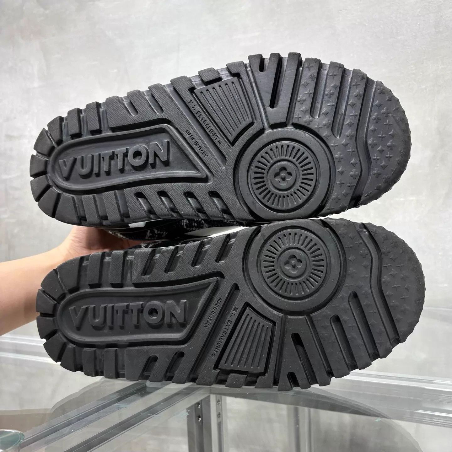 Louis Vuitton LV Trainer Maxi Black White Panda UK7/41 Size US 8 / EU 41 - 7 Thumbnail