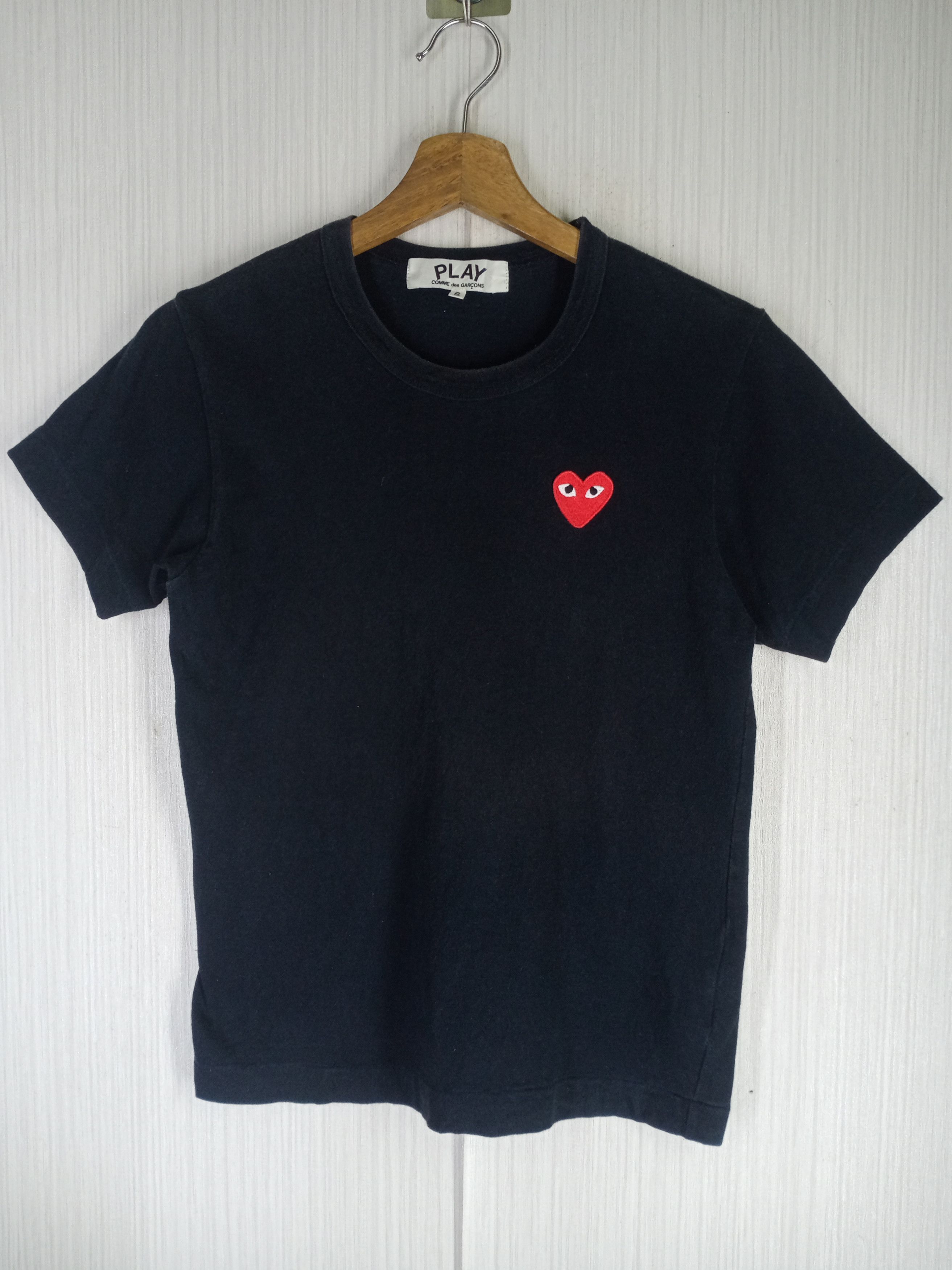 Comme des Garcons Rare Vintage Comme Des Garcons Play Tshirt Size US S / EU 44-46 / 1 - 1 Thumbnail