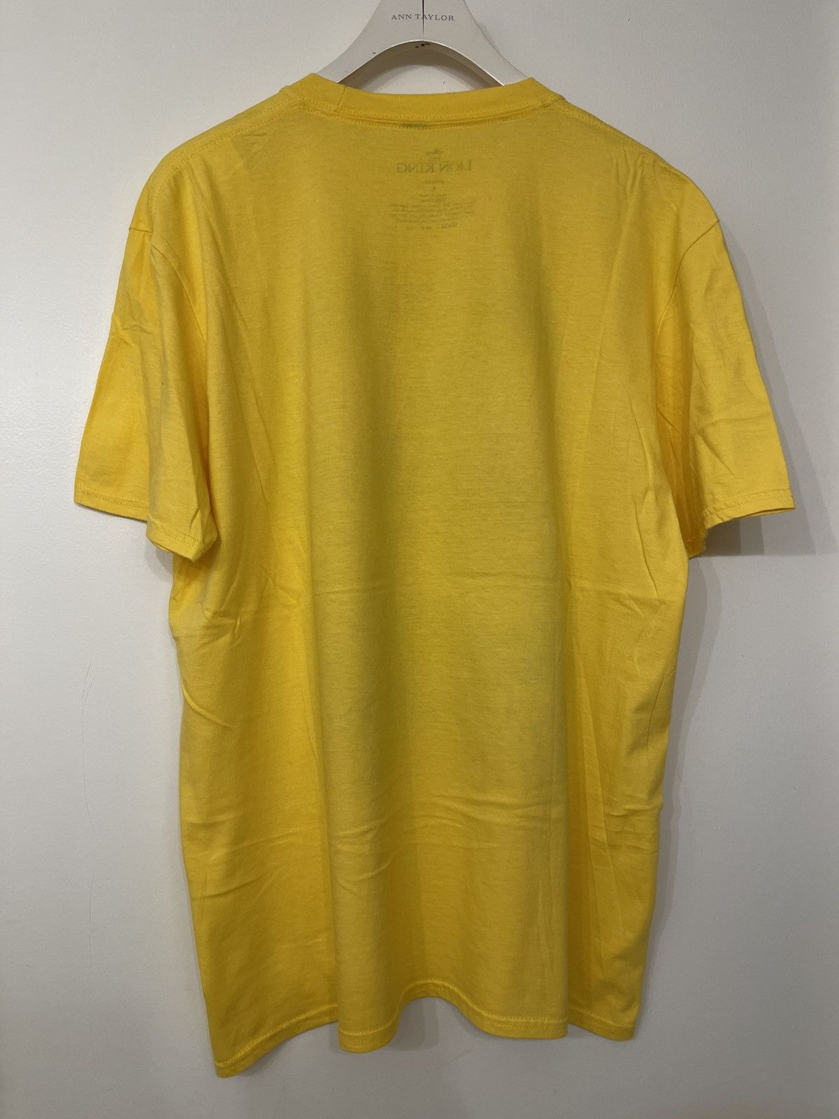 Disney DISNEY X THE LION KING X VINTAGE TSHIRT LARGE YELLOW Size US L / EU 52-54 / 3 - 3 Thumbnail