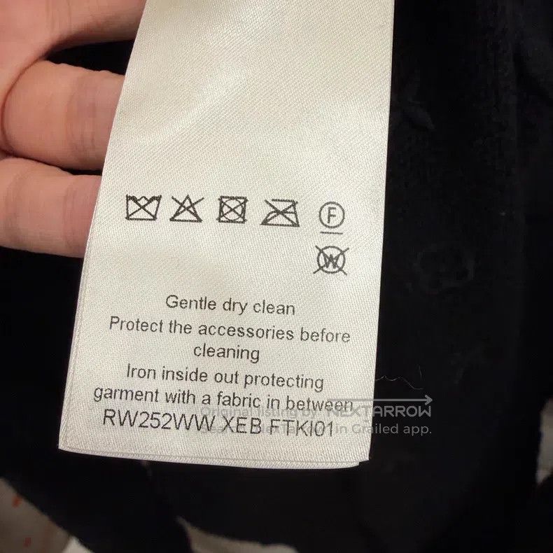 Louis Vuitton Louis Vuitton 25 Black Embossed Cashmere Sweater Size US L / EU 52-54 / 3 - 4 Thumbnail