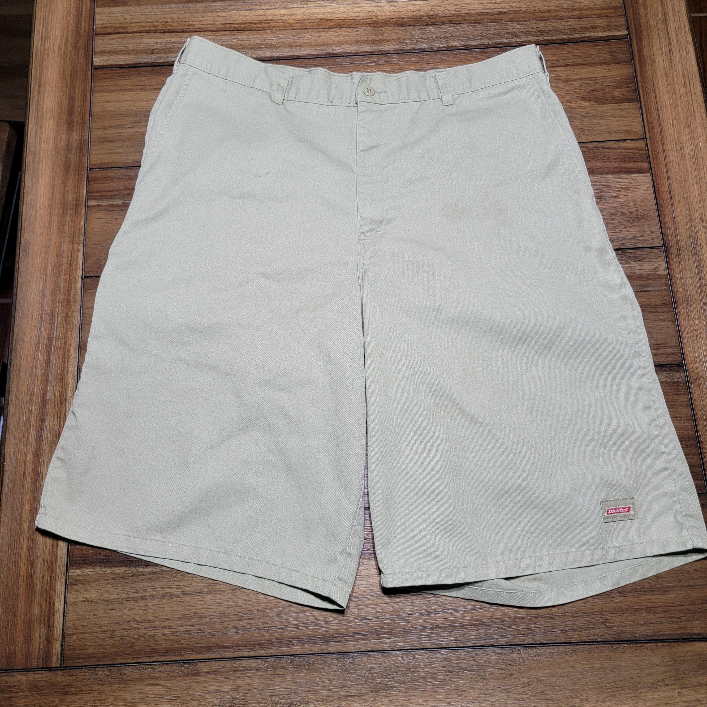 Dickies Dickies Khakis Shorts - Size 38 Size US 38 / EU 54 - 1 Thumbnail