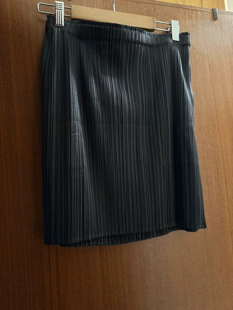Issey Miyake Issey Miyake Black pleated short skirt Size 42" / US 20 - 1 Thumbnail