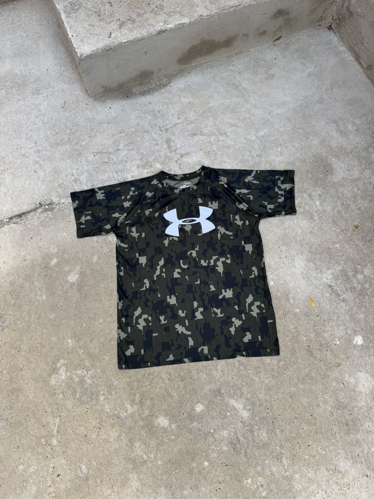 Under Armour VINTAGE UNDERARMOUR CAMO TSHIRT Size US L / EU 52-54 / 3 - 1 Thumbnail