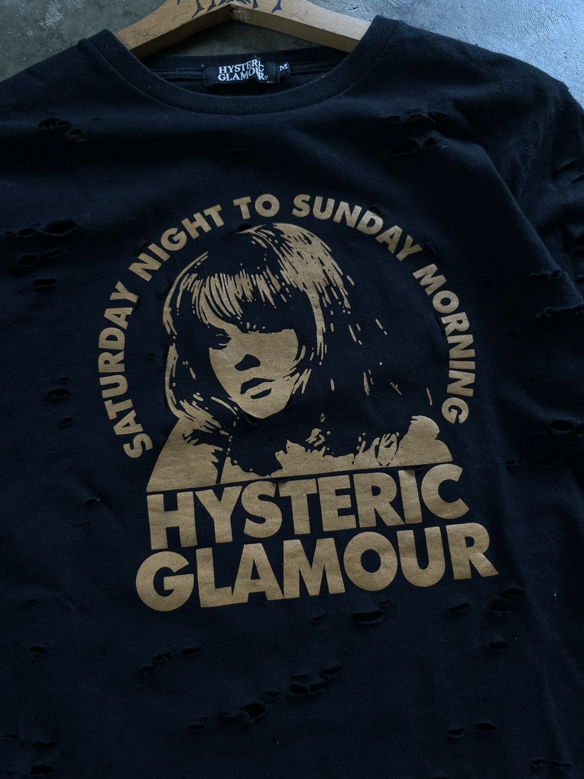 Hysteric Glamour × Japanese Brand RARE Hysteric Glamour Raglan Big Logo Distressed Tee Size US M / EU 48-50 / 2 - 15 Thumbnail