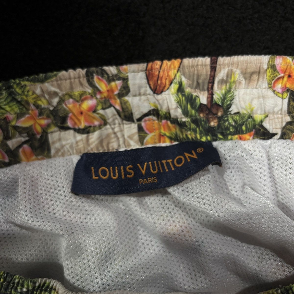 Louis Vuitton VERY RARE LOUIS VUITTON SAND BEACH PRINT SWIMSHORTS Size US 30 / EU 46 - 4 Thumbnail