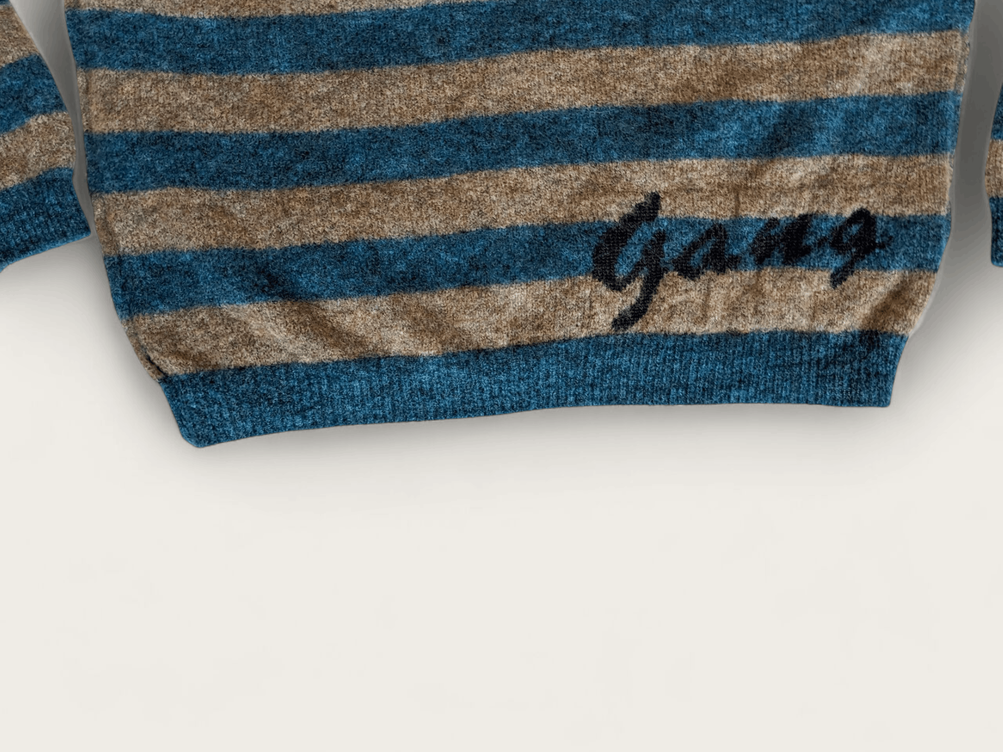 Hugo Boss Hugo Boss Wool Sweater Striped V-Neck Made in Italy Size L Size US L / EU 52-54 / 3 - 2 Thumbnail