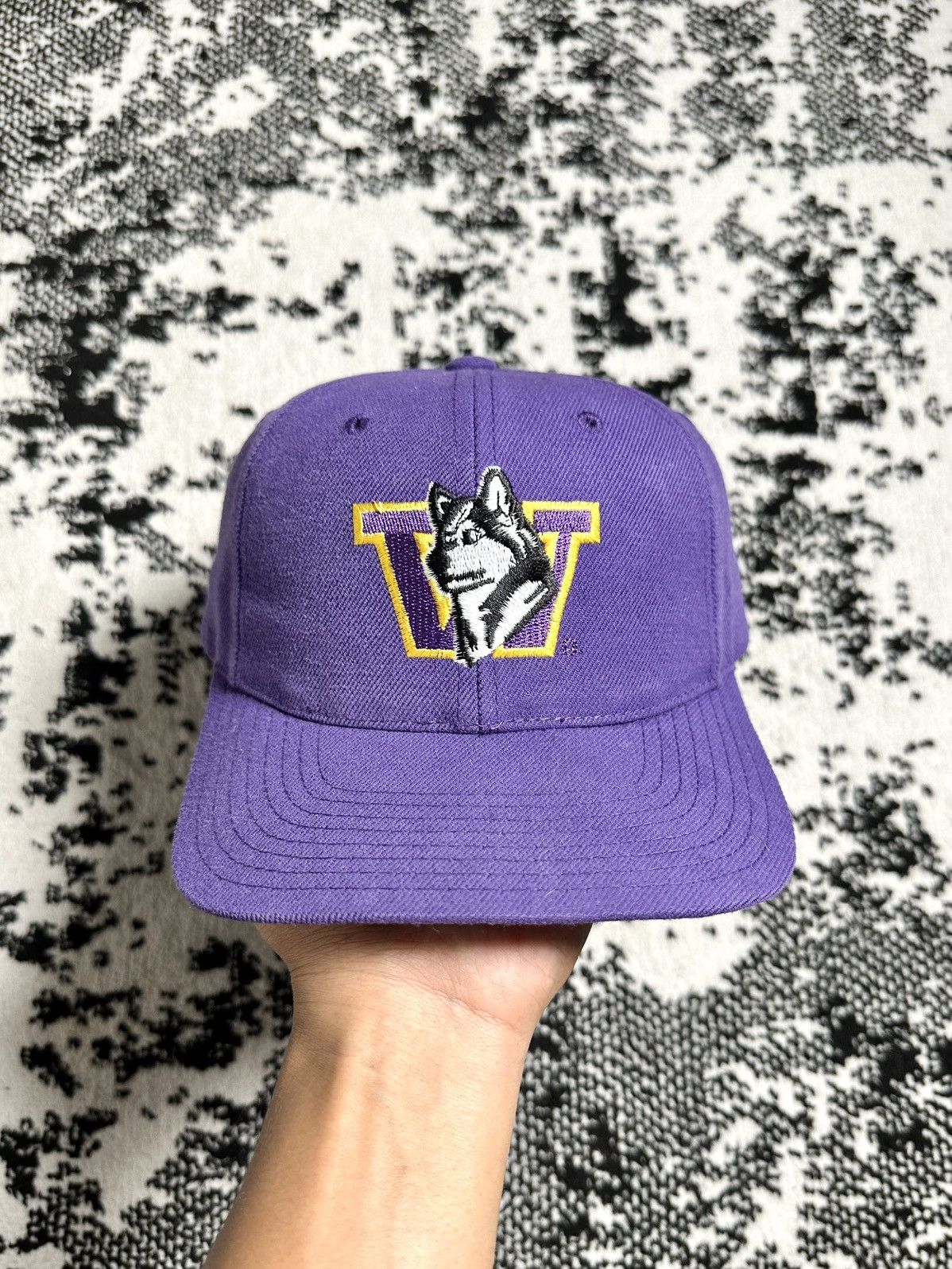 American Needle Washington Huskies NCAA Vintage Hat Size ONE SIZE - 1 Thumbnail