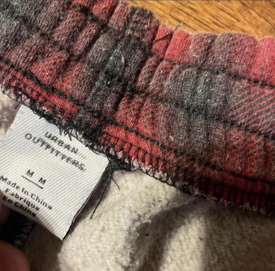 Urban Outfitters Urban Outfitters Red and Black Plaid Sweat Shorts Size US 32 / EU 48 - 3 Thumbnail