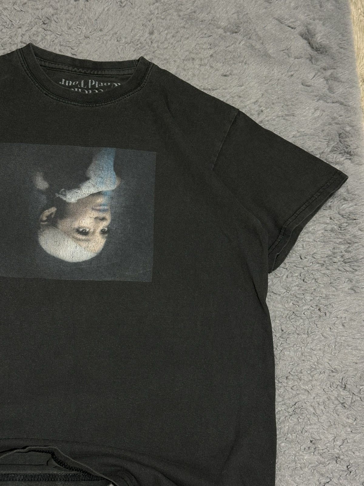 Band Tees Ariana Grande "Sweetener World Tour" Merch T-Shirt Size US M / EU 48-50 / 2 - 3 Thumbnail