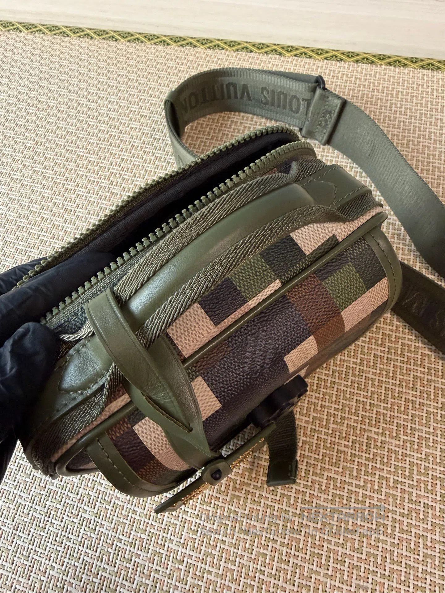 Louis Vuitton Louis Vuitton Men's Camo Messenger Bag. Size ONE SIZE - 6 Thumbnail