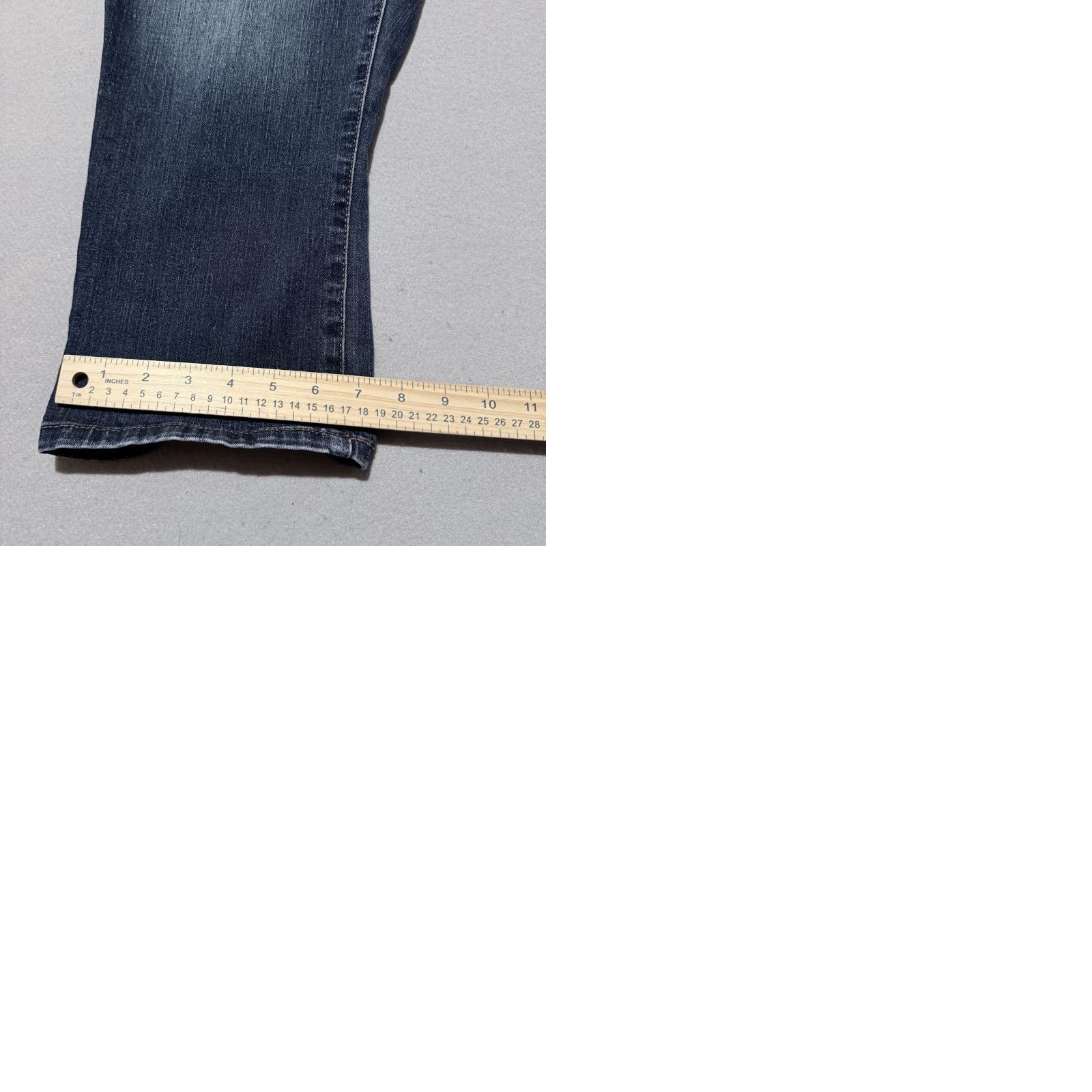 Lee Lee Women Jeans Capri Blue Mid-Rise 18 Regular Capri Jeans Ultra Lux Flex Motion Size 40" / US 18 - 10 Thumbnail
