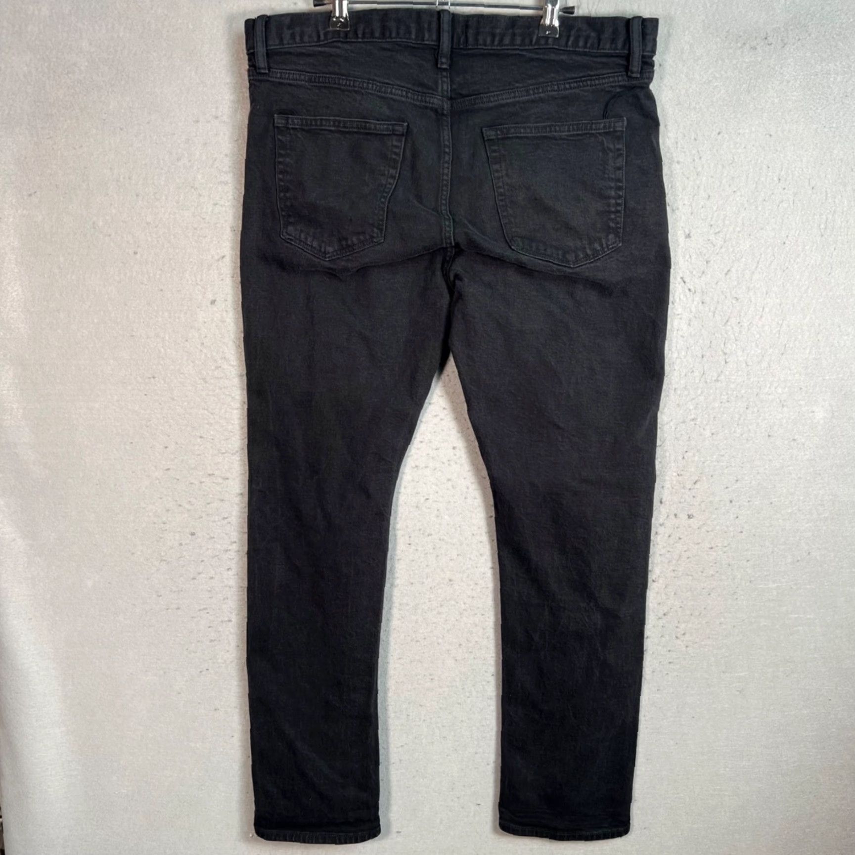 Uniqlo Uniqlo Jeans Mens 35 x 32 Black Skinny Fit Denim Cotton Spandex Regular 5-Pocket Inseam 32 Bagged Size US 35 - 2 Thumbnail
