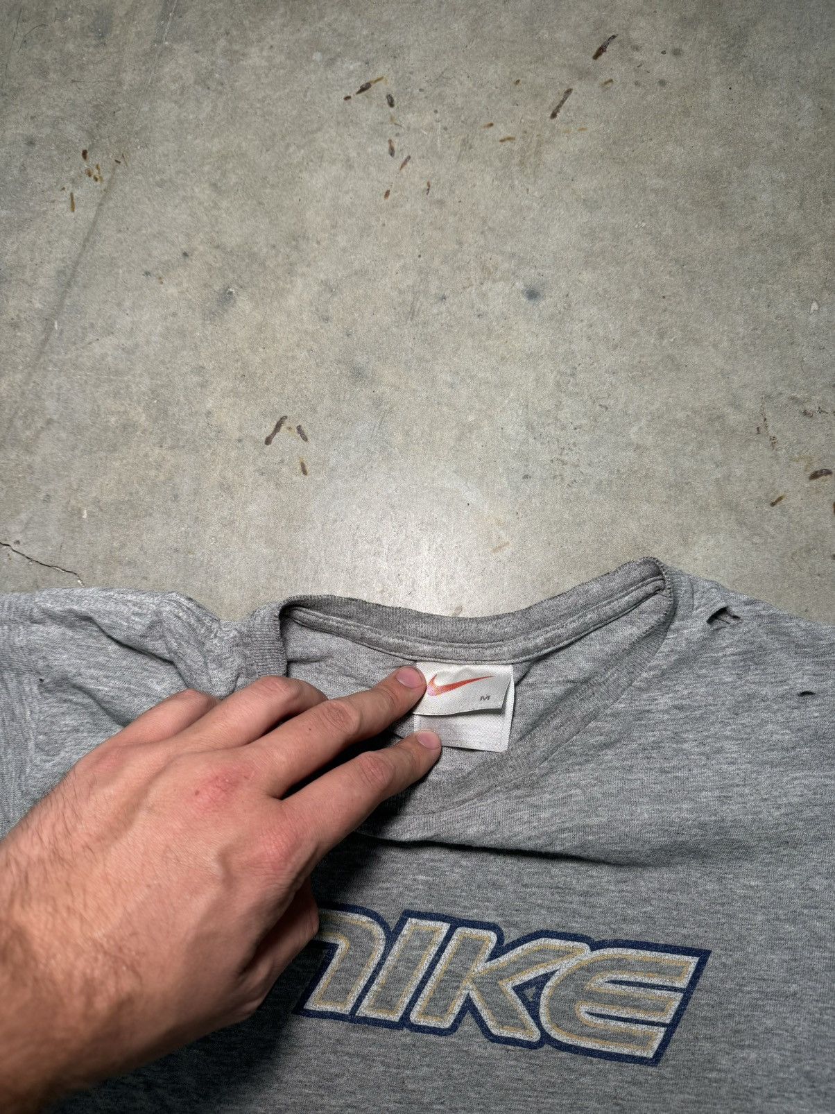 Nike Distressed 90s Vintage Nike Essential Graphic Tee Y2k surf Size M / US 6-8 / IT 42-44 - 4 Thumbnail