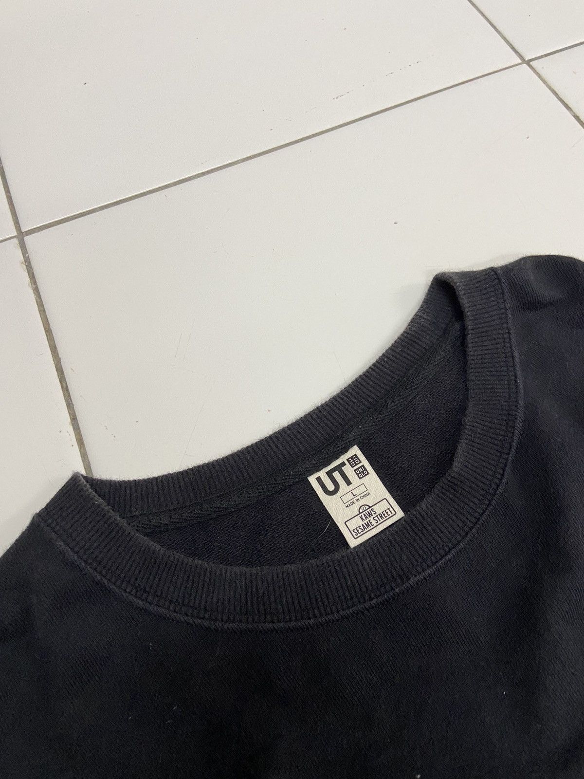 Kaws × Uniqlo UNIQLO X KAWS SESAMA STREET BLACK SWEATSHIRT Size US M / EU 48-50 / 2 - 8 Thumbnail