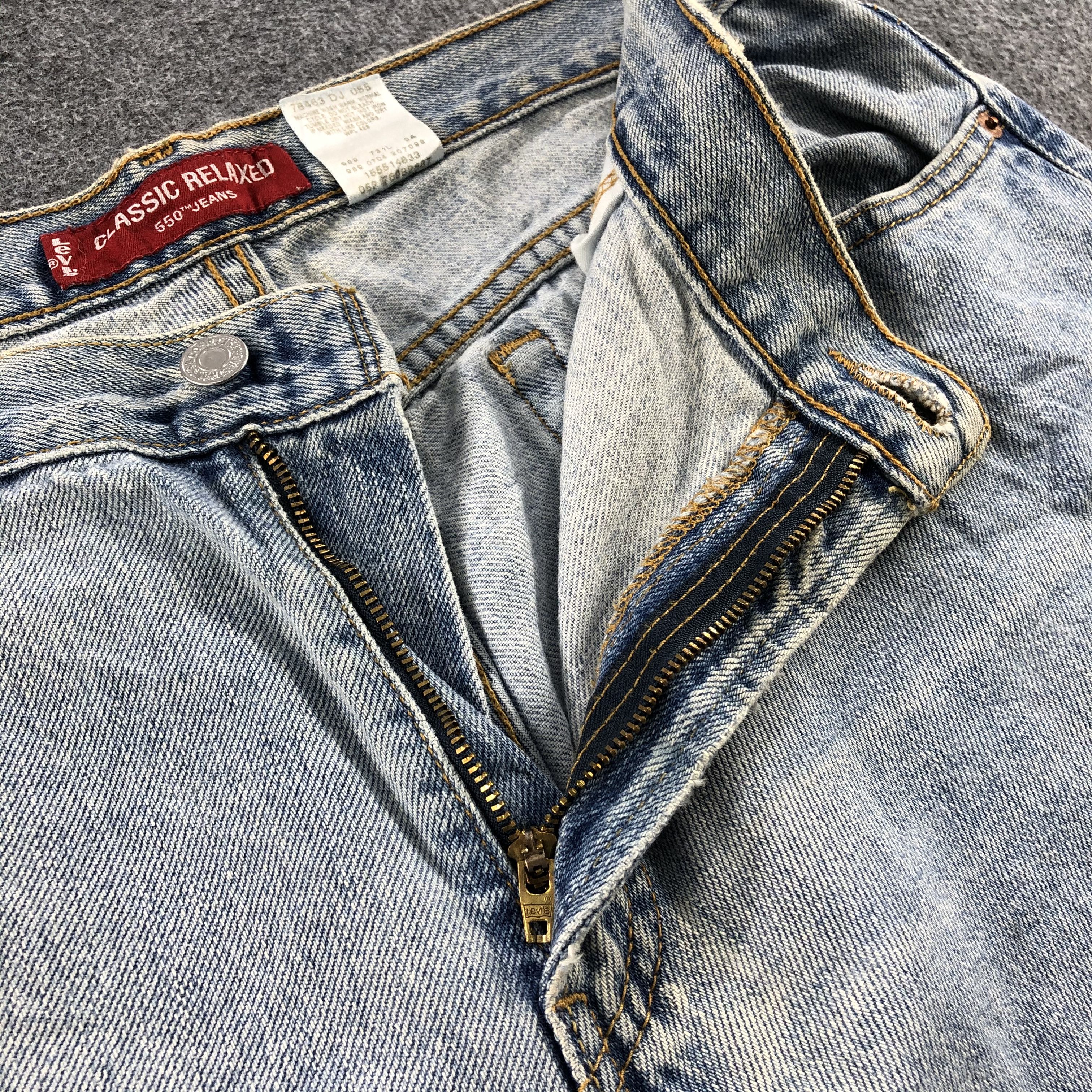 Levi's Vintage Light Wash Levis 550 Jeans-J1268 Size US 35 - 8 Thumbnail