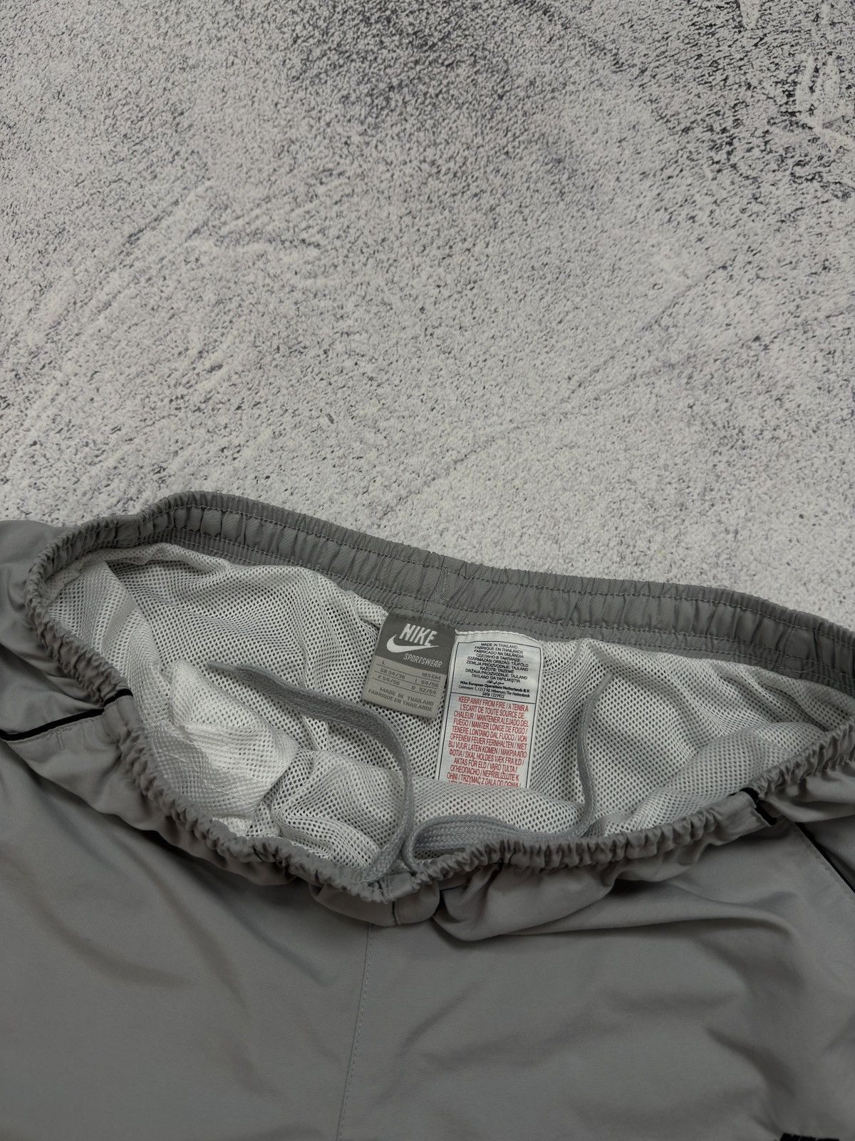 Nike Vintage Nike shorts streetwear swoosh casual y2k size L Size US 34 / EU 50 - 6 Thumbnail