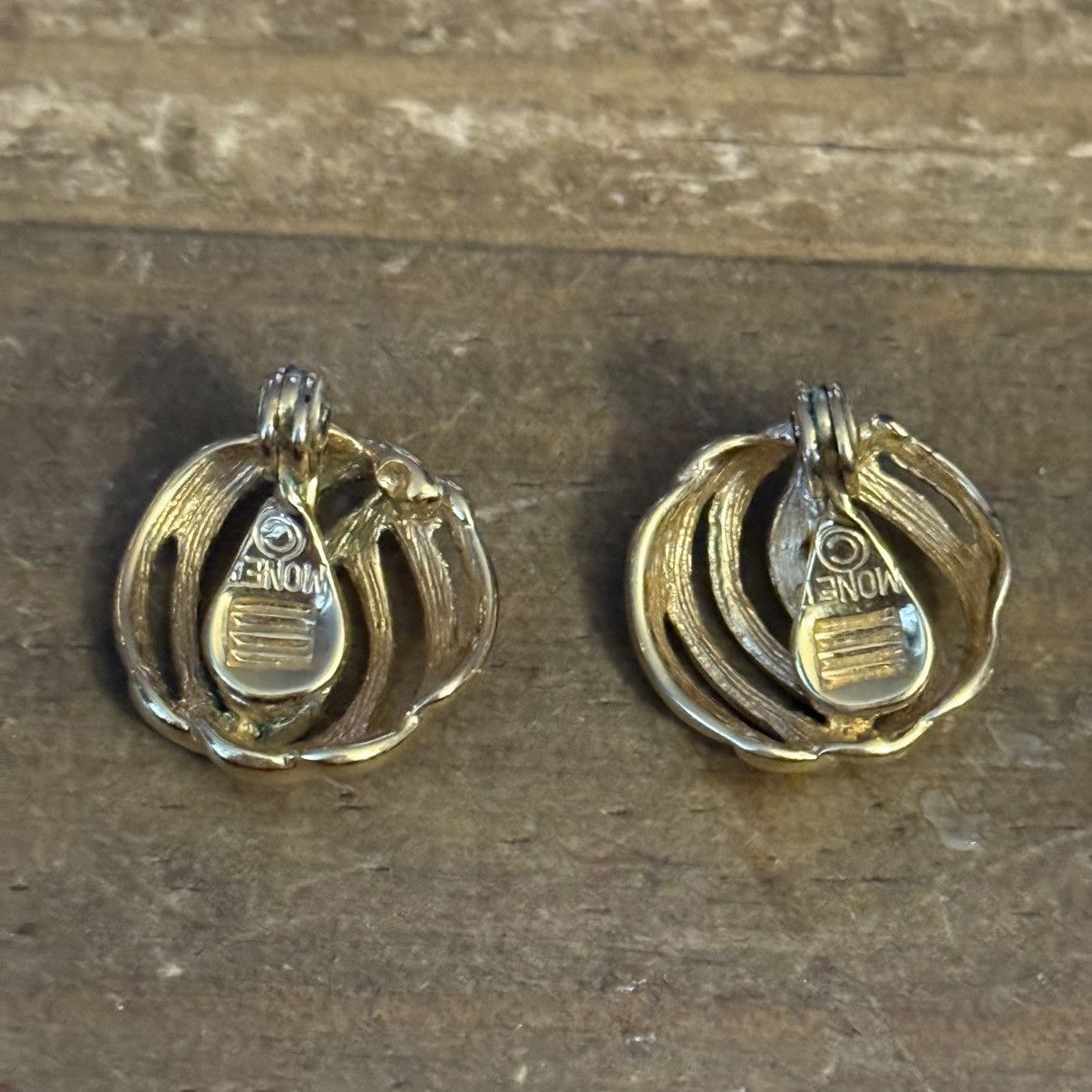 Monet Vintage Monet round swirl clip on earrings Size ONE SIZE - 5 Thumbnail